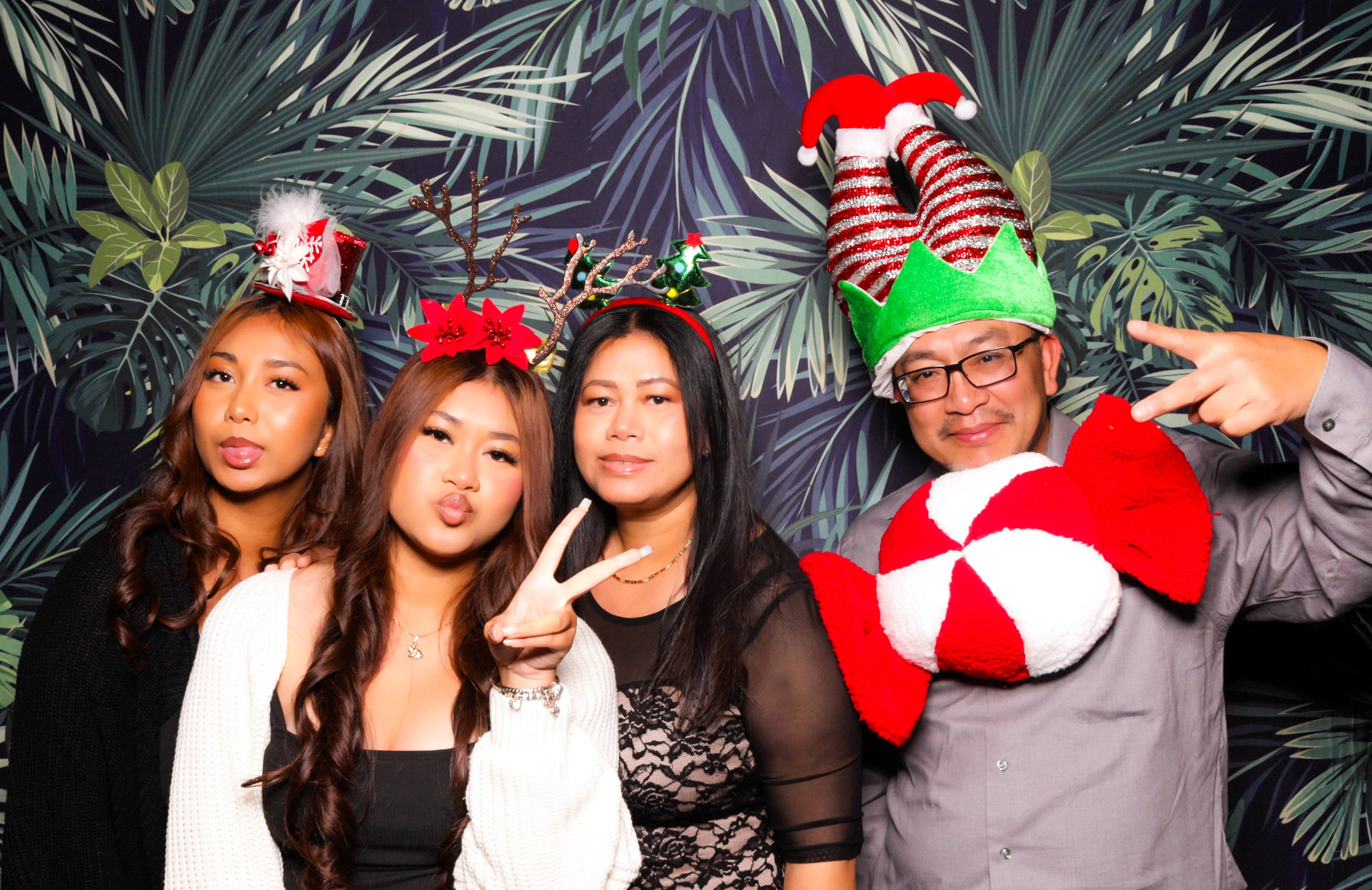 ID Tech Holiday Party | View more photos from the event at v1.boothgallery.com/u/PhabPhotobooth/ID-Tech-Holiday-Party