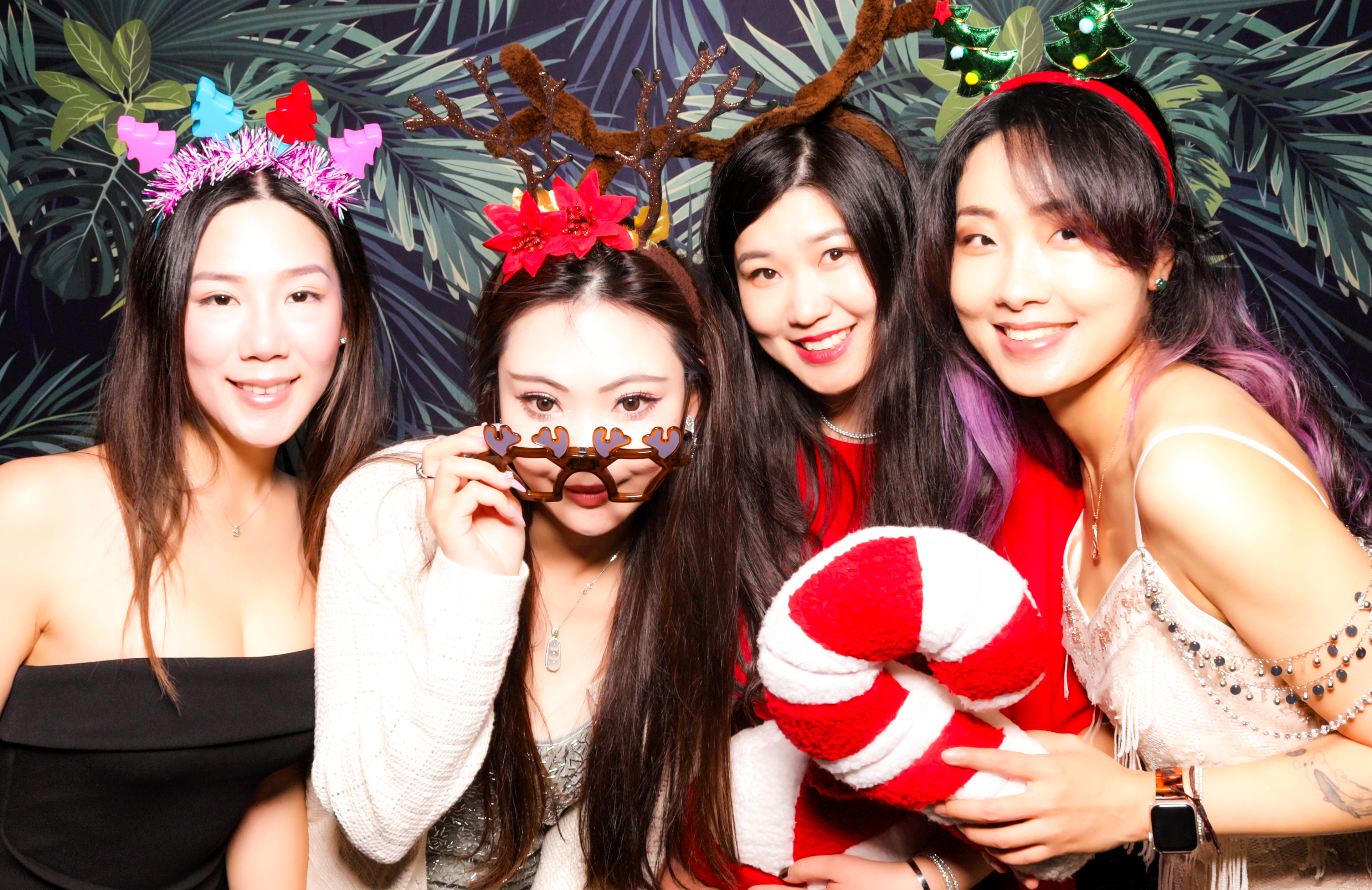 ID Tech Holiday Party | View more photos from the event at v1.boothgallery.com/u/PhabPhotobooth/ID-Tech-Holiday-Party