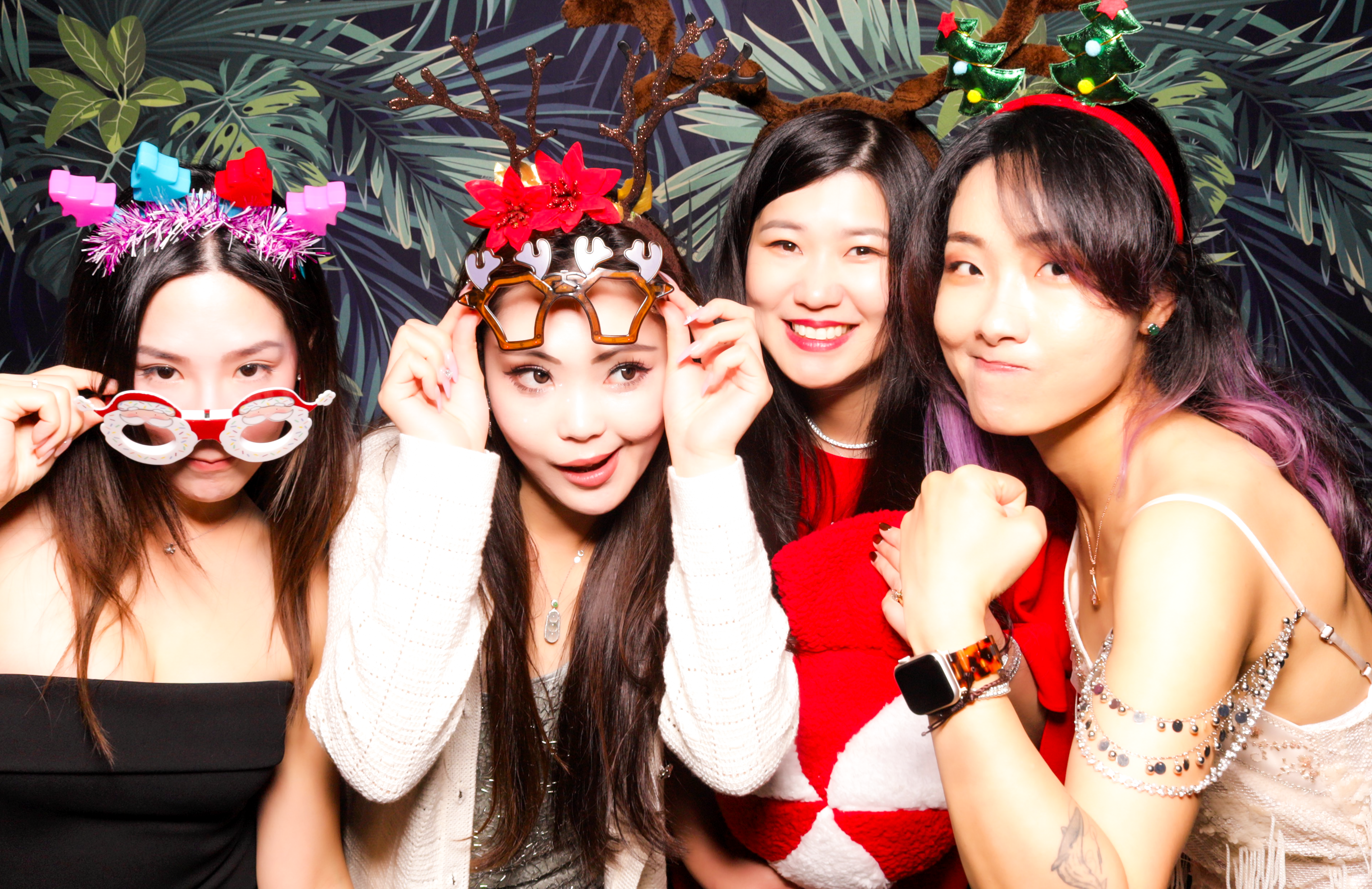 ID Tech Holiday Party | View more photos from the event at v1.boothgallery.com/u/PhabPhotobooth/ID-Tech-Holiday-Party