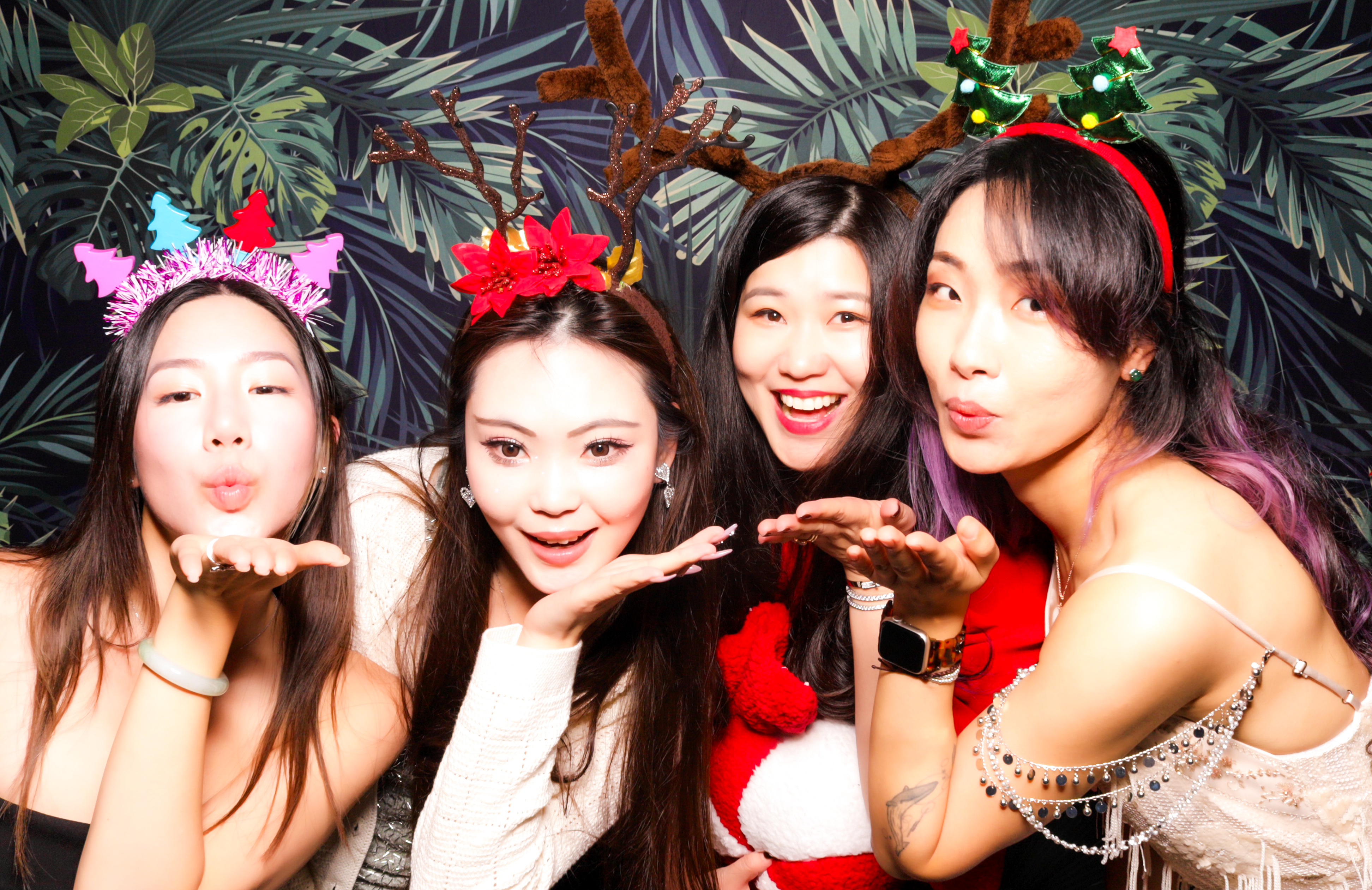 ID Tech Holiday Party | View more photos from the event at v1.boothgallery.com/u/PhabPhotobooth/ID-Tech-Holiday-Party