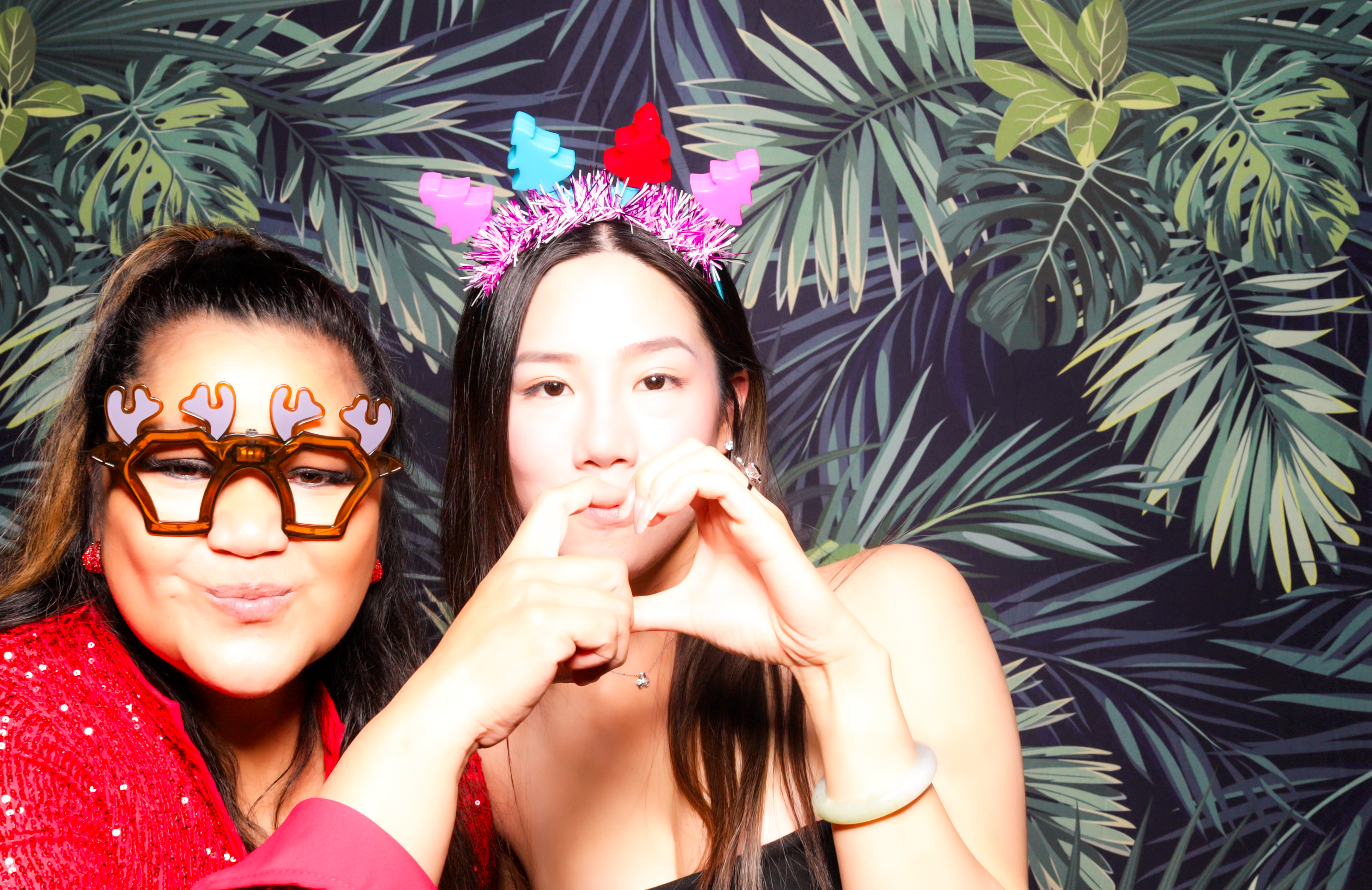 ID Tech Holiday Party | View more photos from the event at v1.boothgallery.com/u/PhabPhotobooth/ID-Tech-Holiday-Party