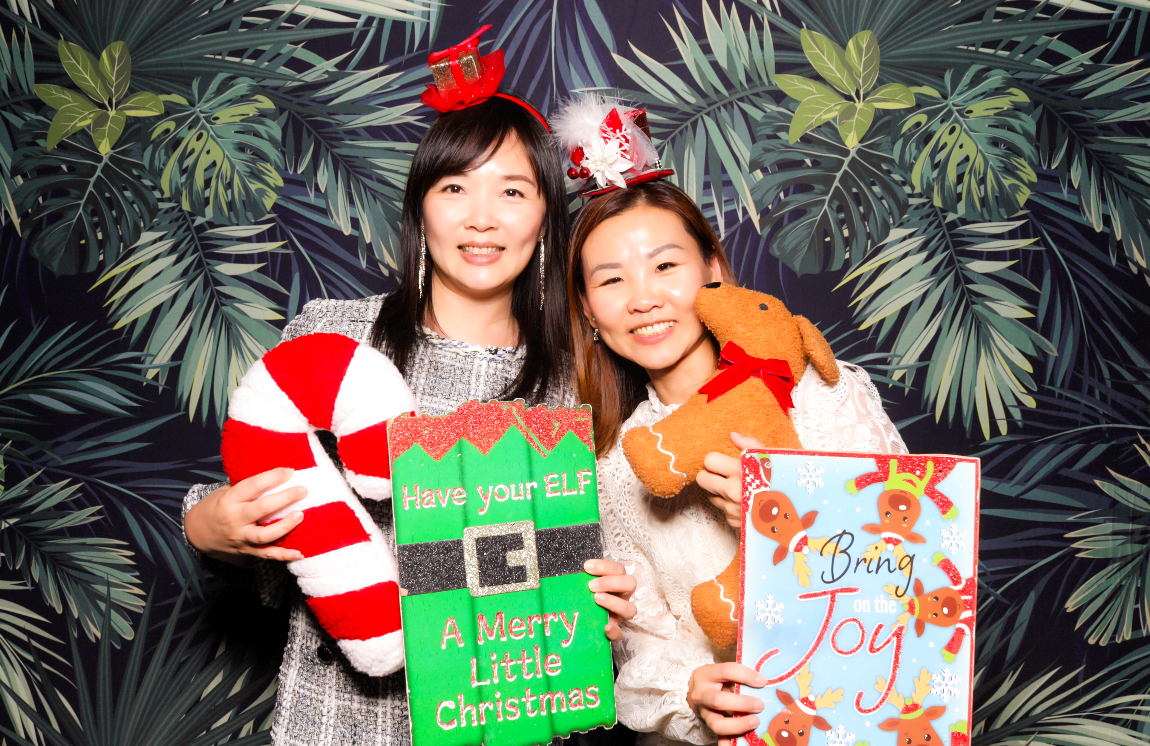 ID Tech Holiday Party | View more photos from the event at v1.boothgallery.com/u/PhabPhotobooth/ID-Tech-Holiday-Party