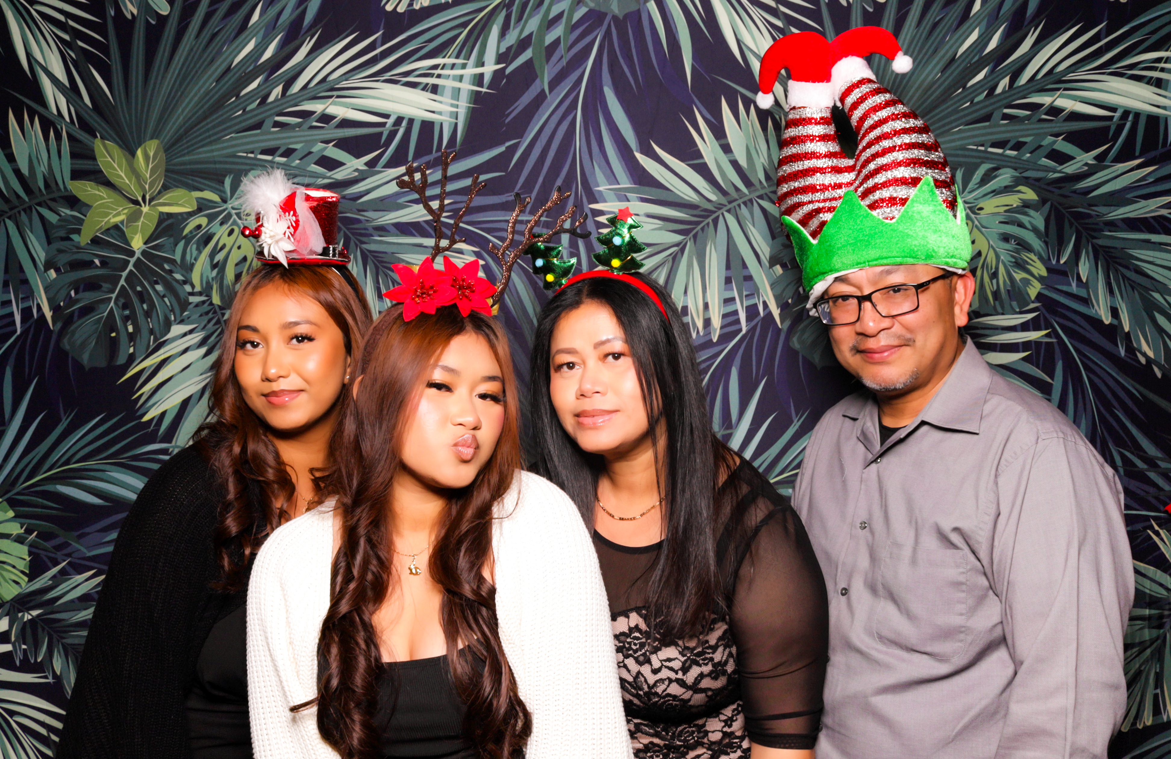 ID Tech Holiday Party | View more photos from the event at v1.boothgallery.com/u/PhabPhotobooth/ID-Tech-Holiday-Party