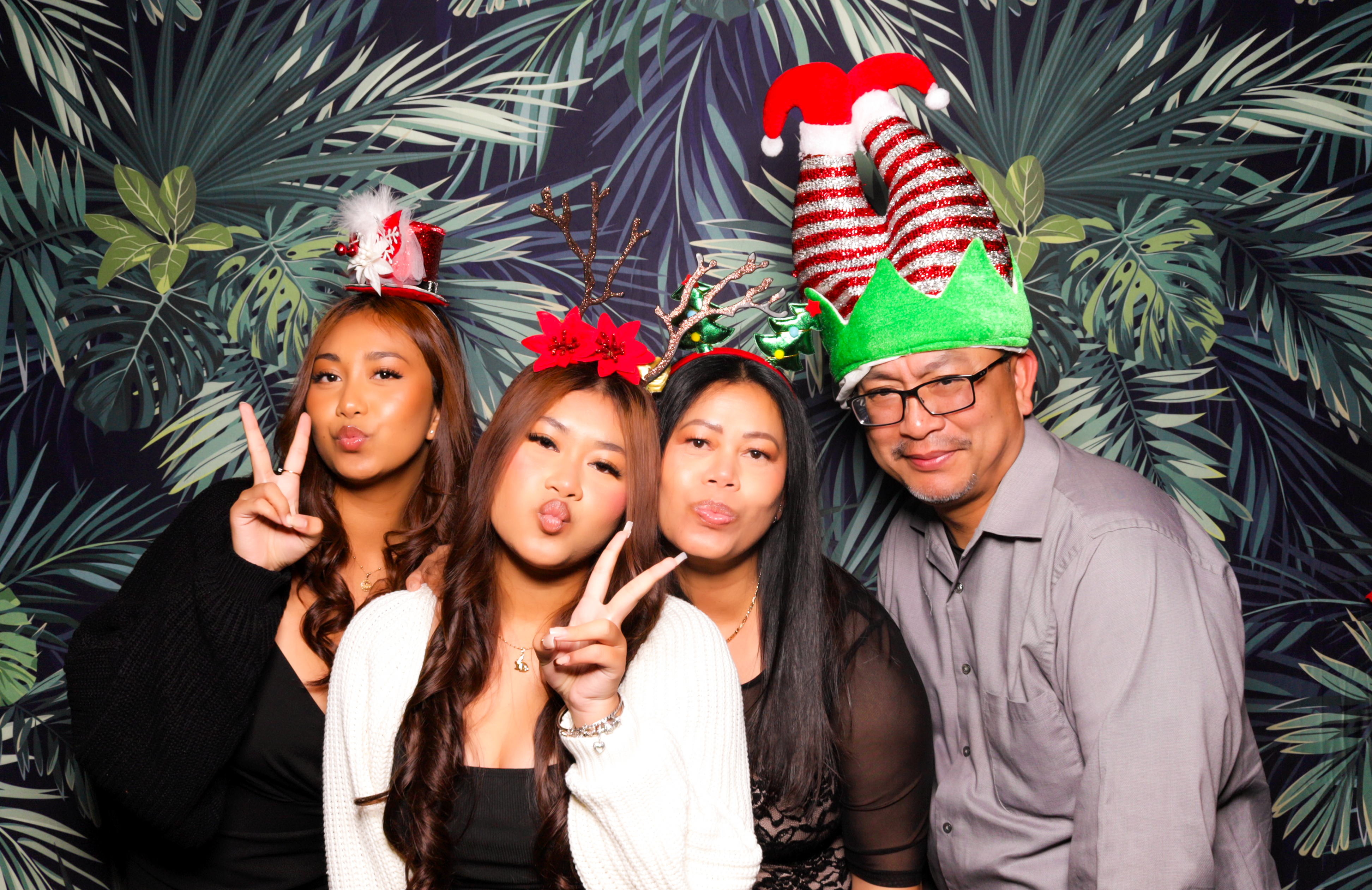 ID Tech Holiday Party | View more photos from the event at v1.boothgallery.com/u/PhabPhotobooth/ID-Tech-Holiday-Party