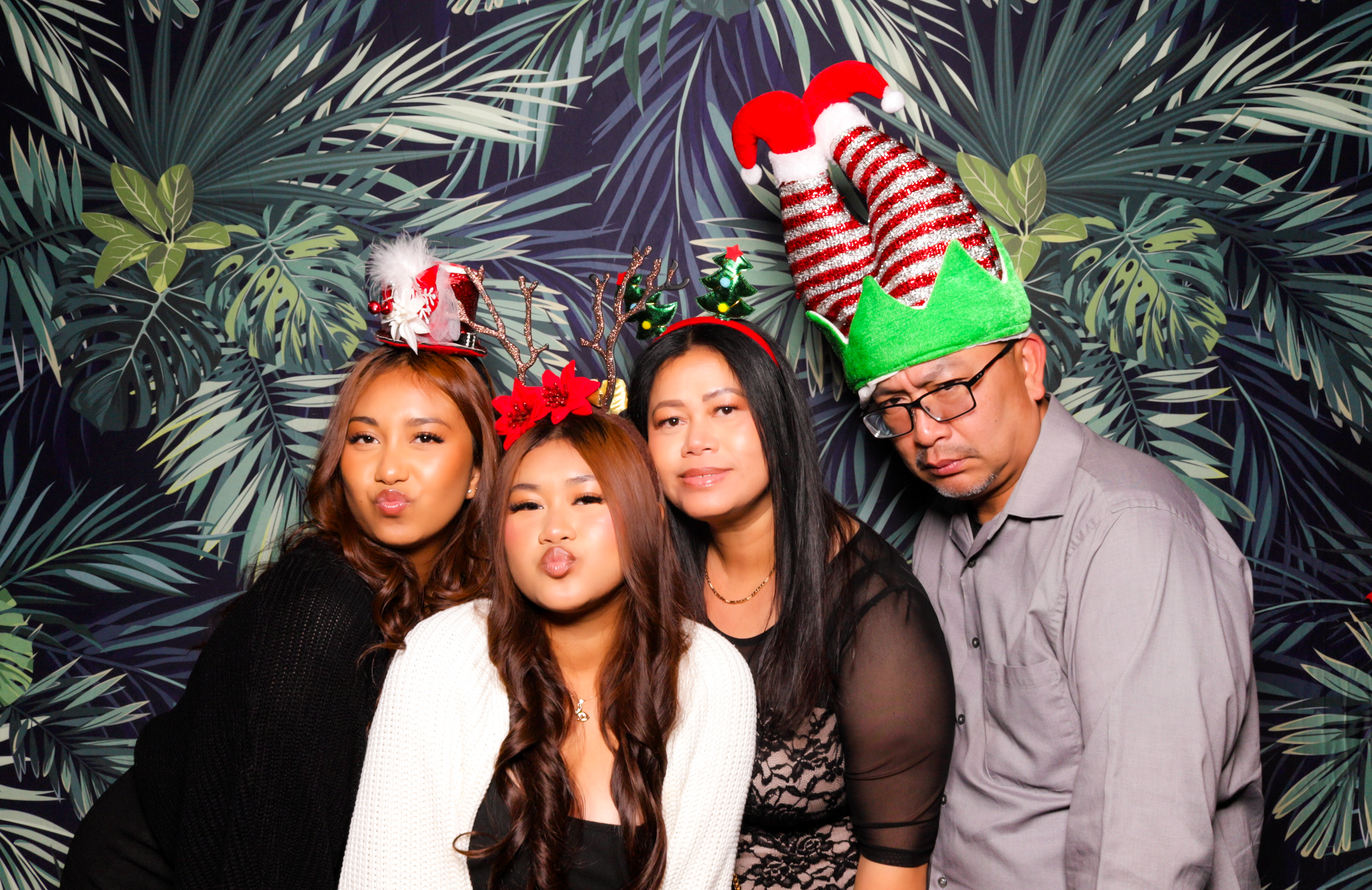 ID Tech Holiday Party | View more photos from the event at v1.boothgallery.com/u/PhabPhotobooth/ID-Tech-Holiday-Party