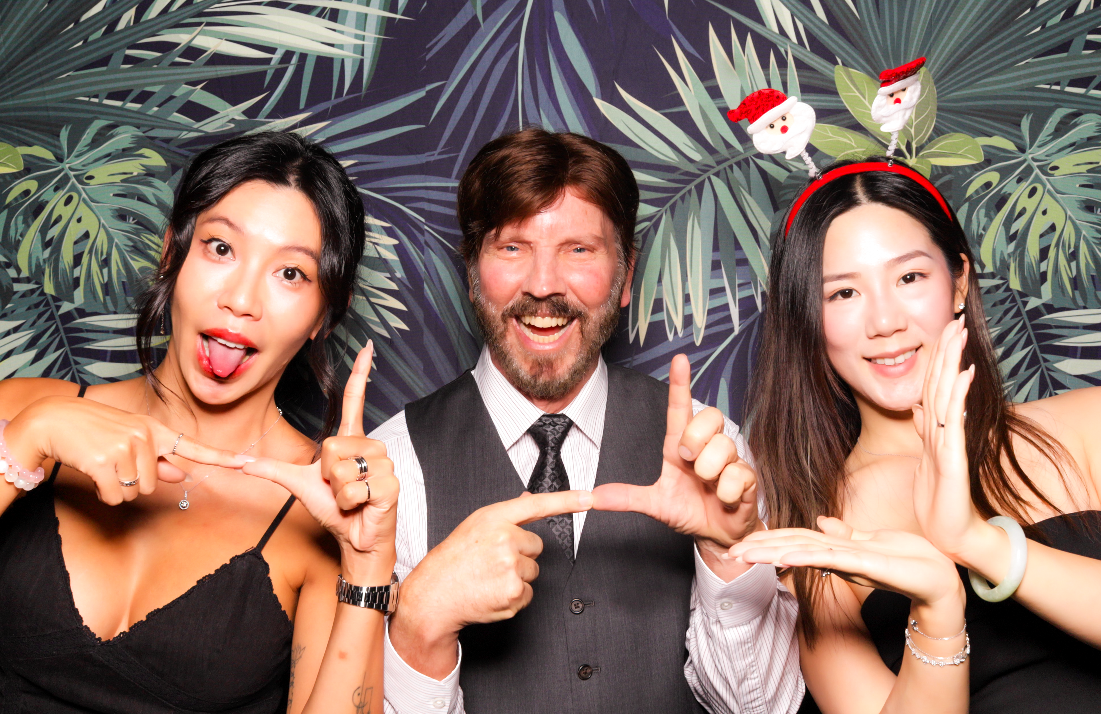 ID Tech Holiday Party | View more photos from the event at v1.boothgallery.com/u/PhabPhotobooth/ID-Tech-Holiday-Party