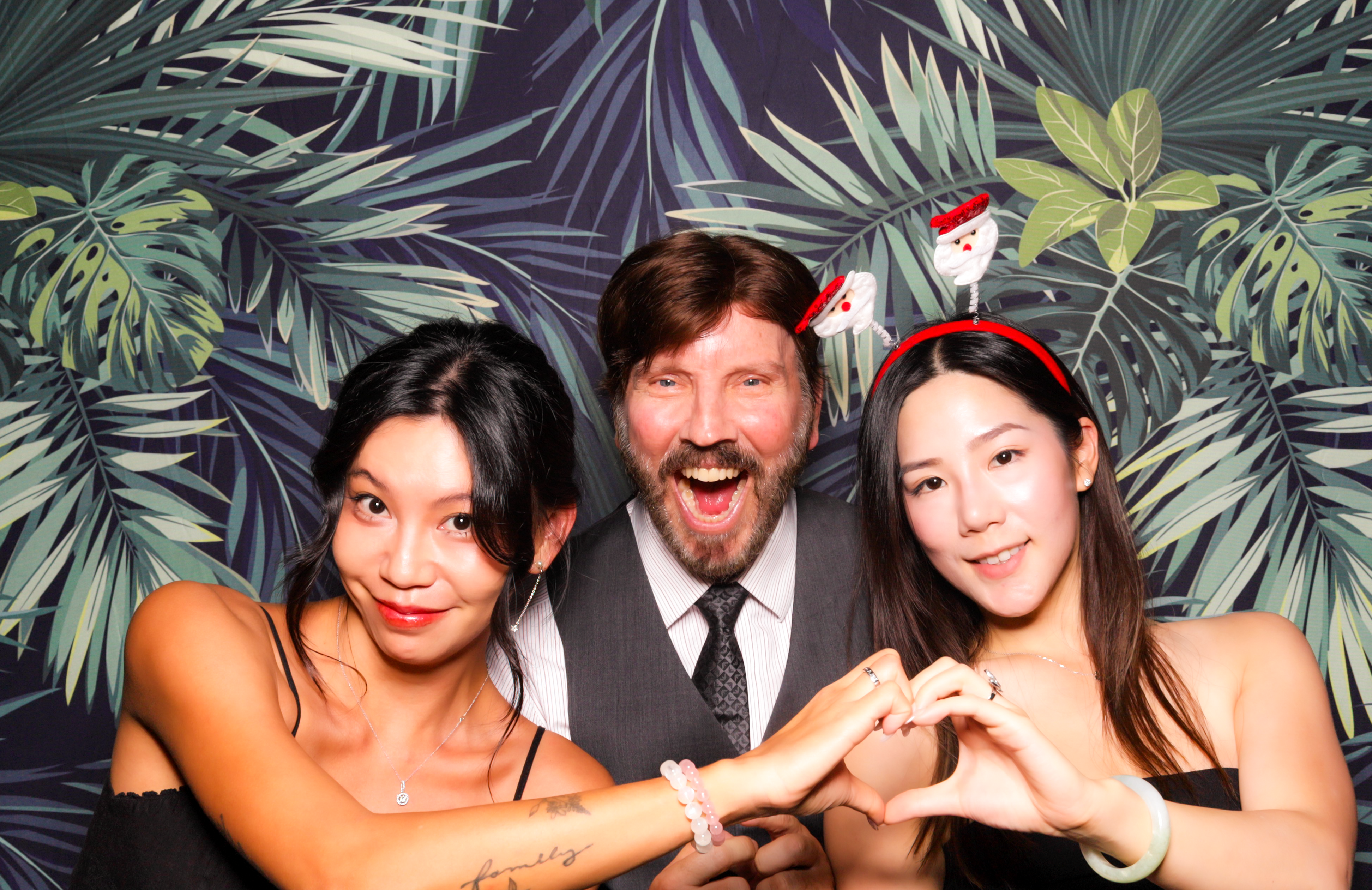 ID Tech Holiday Party | View more photos from the event at v1.boothgallery.com/u/PhabPhotobooth/ID-Tech-Holiday-Party