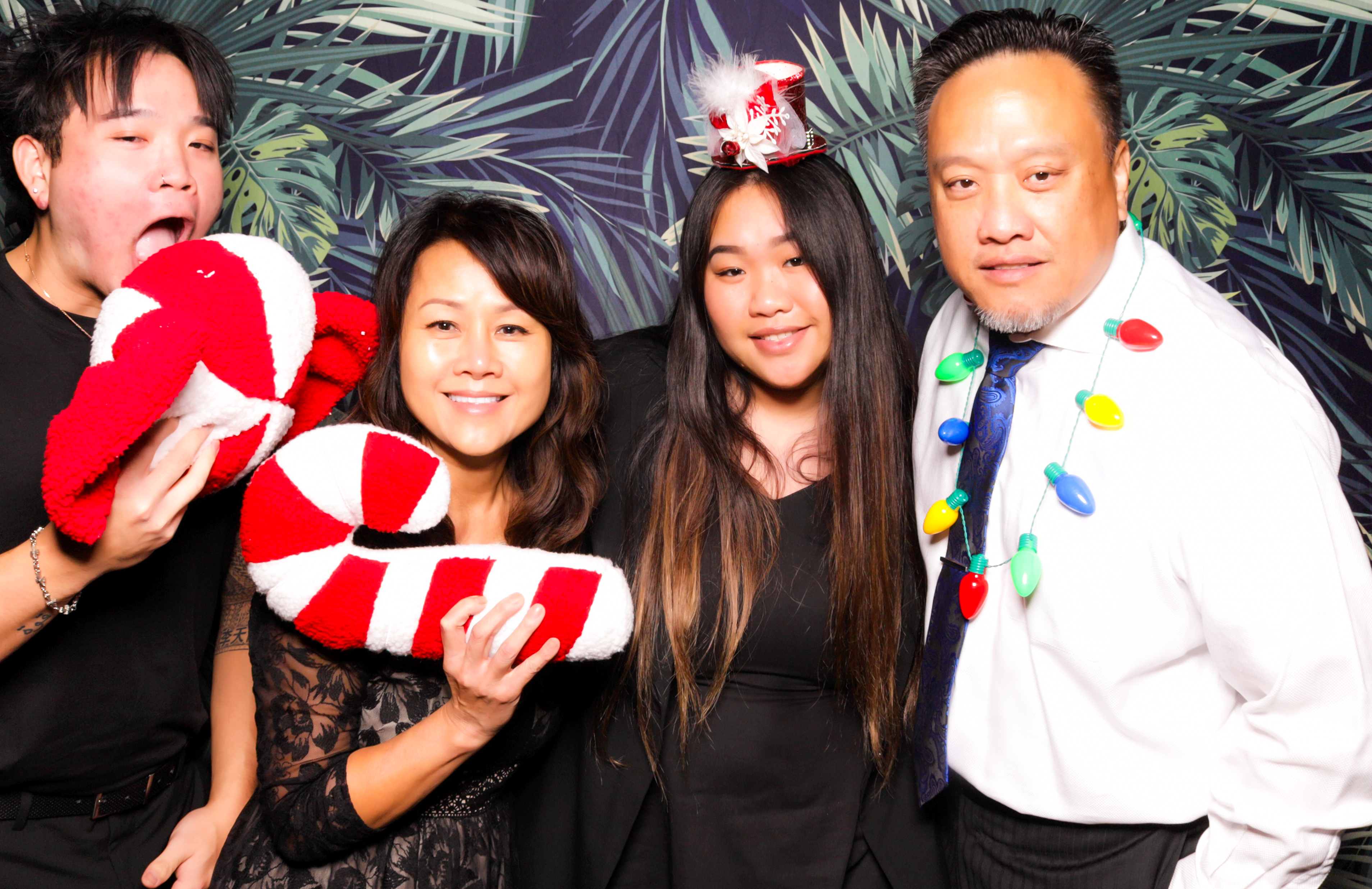 ID Tech Holiday Party | View more photos from the event at v1.boothgallery.com/u/PhabPhotobooth/ID-Tech-Holiday-Party