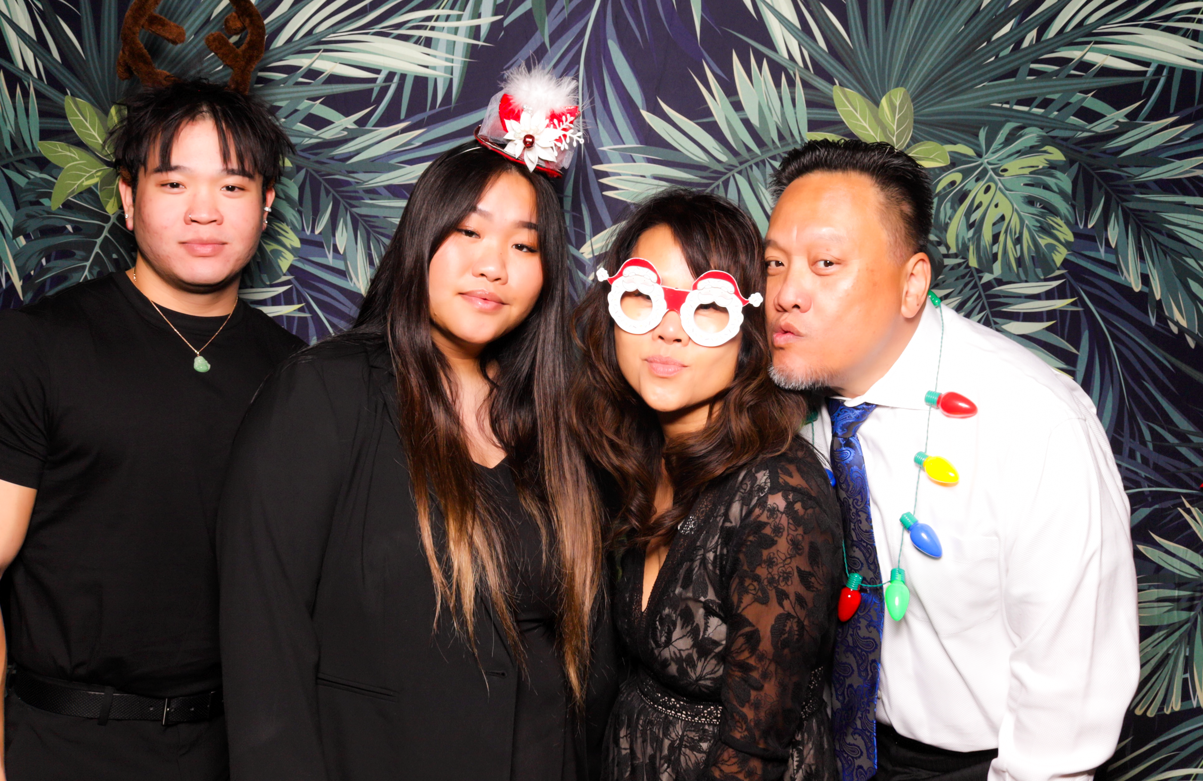 ID Tech Holiday Party | View more photos from the event at v1.boothgallery.com/u/PhabPhotobooth/ID-Tech-Holiday-Party