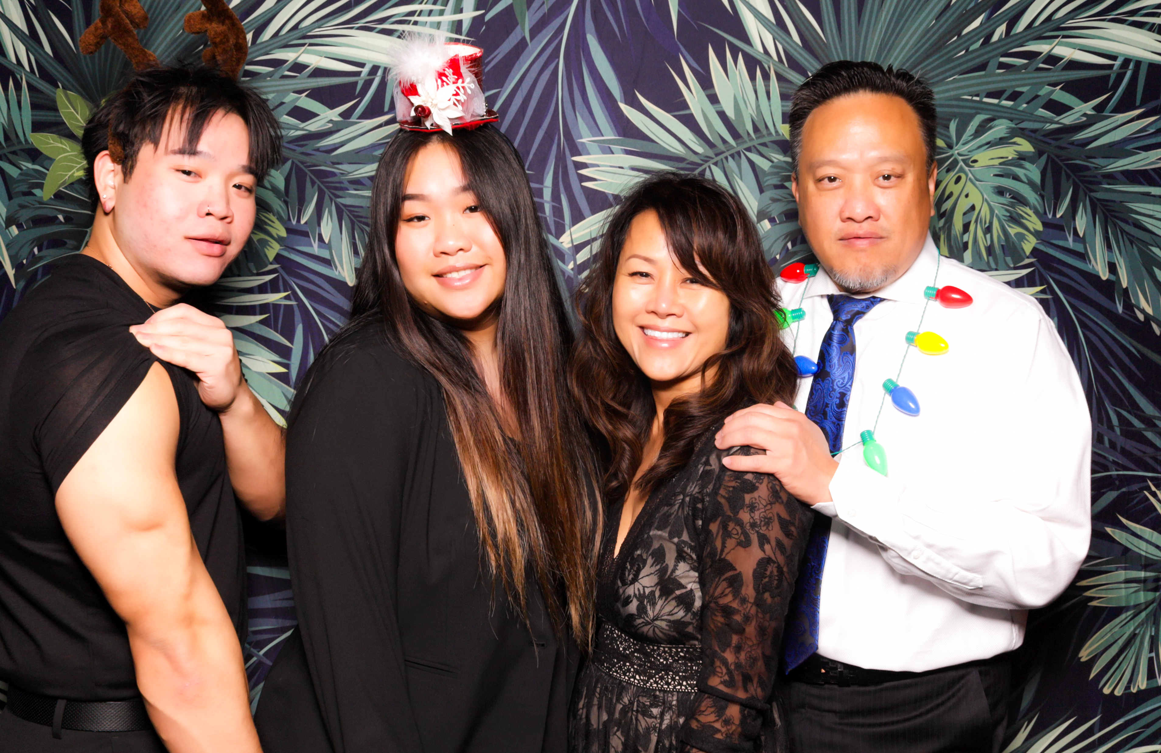 ID Tech Holiday Party | View more photos from the event at v1.boothgallery.com/u/PhabPhotobooth/ID-Tech-Holiday-Party