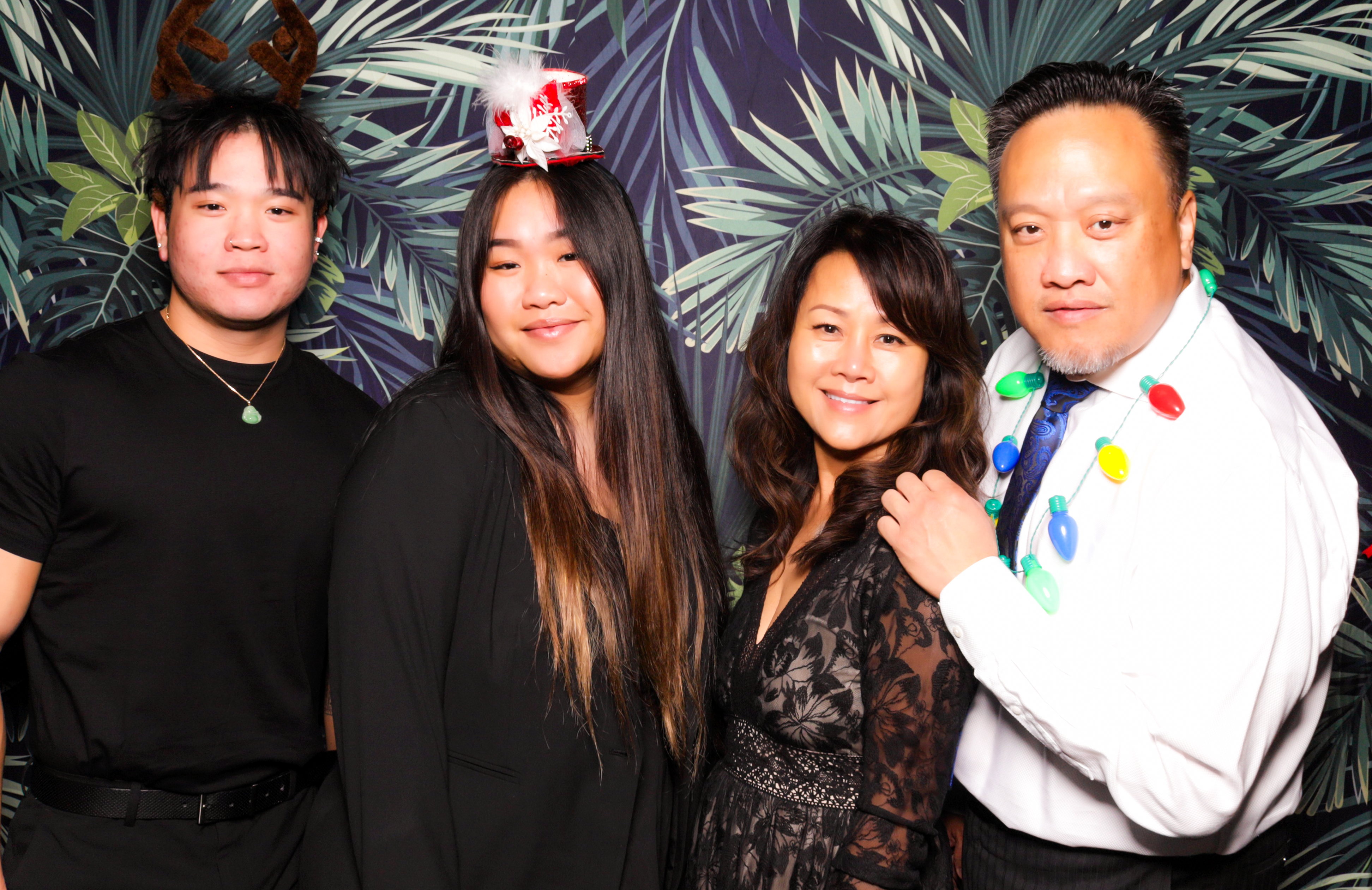 ID Tech Holiday Party | View more photos from the event at v1.boothgallery.com/u/PhabPhotobooth/ID-Tech-Holiday-Party