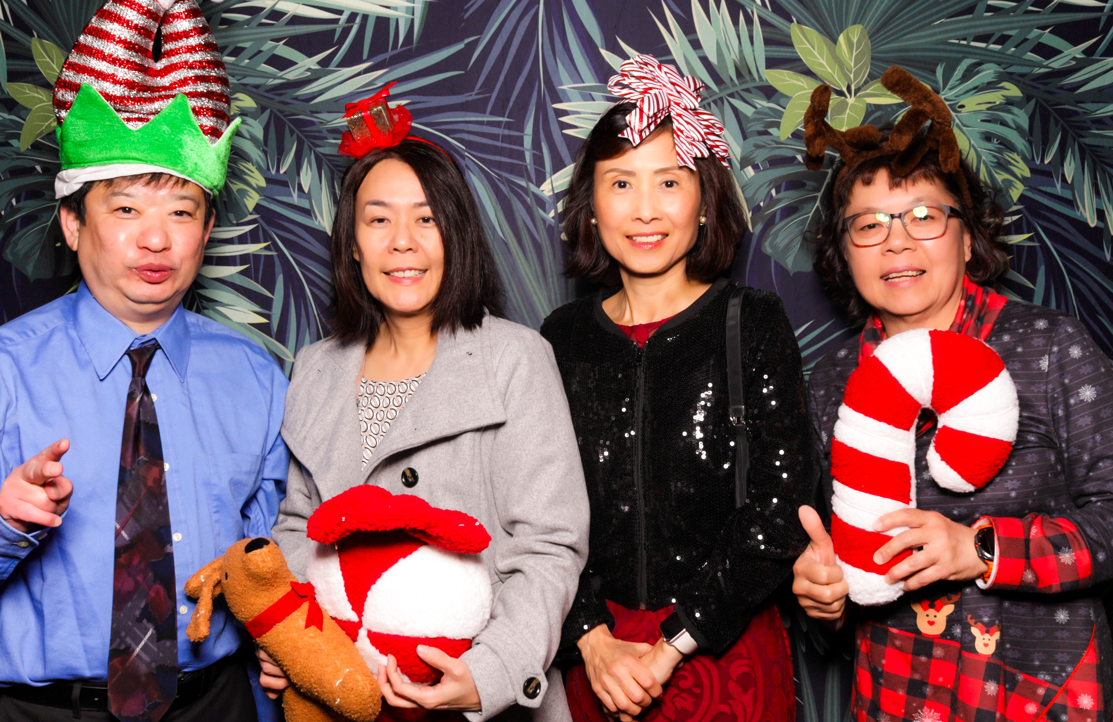 ID Tech Holiday Party | View more photos from the event at v1.boothgallery.com/u/PhabPhotobooth/ID-Tech-Holiday-Party