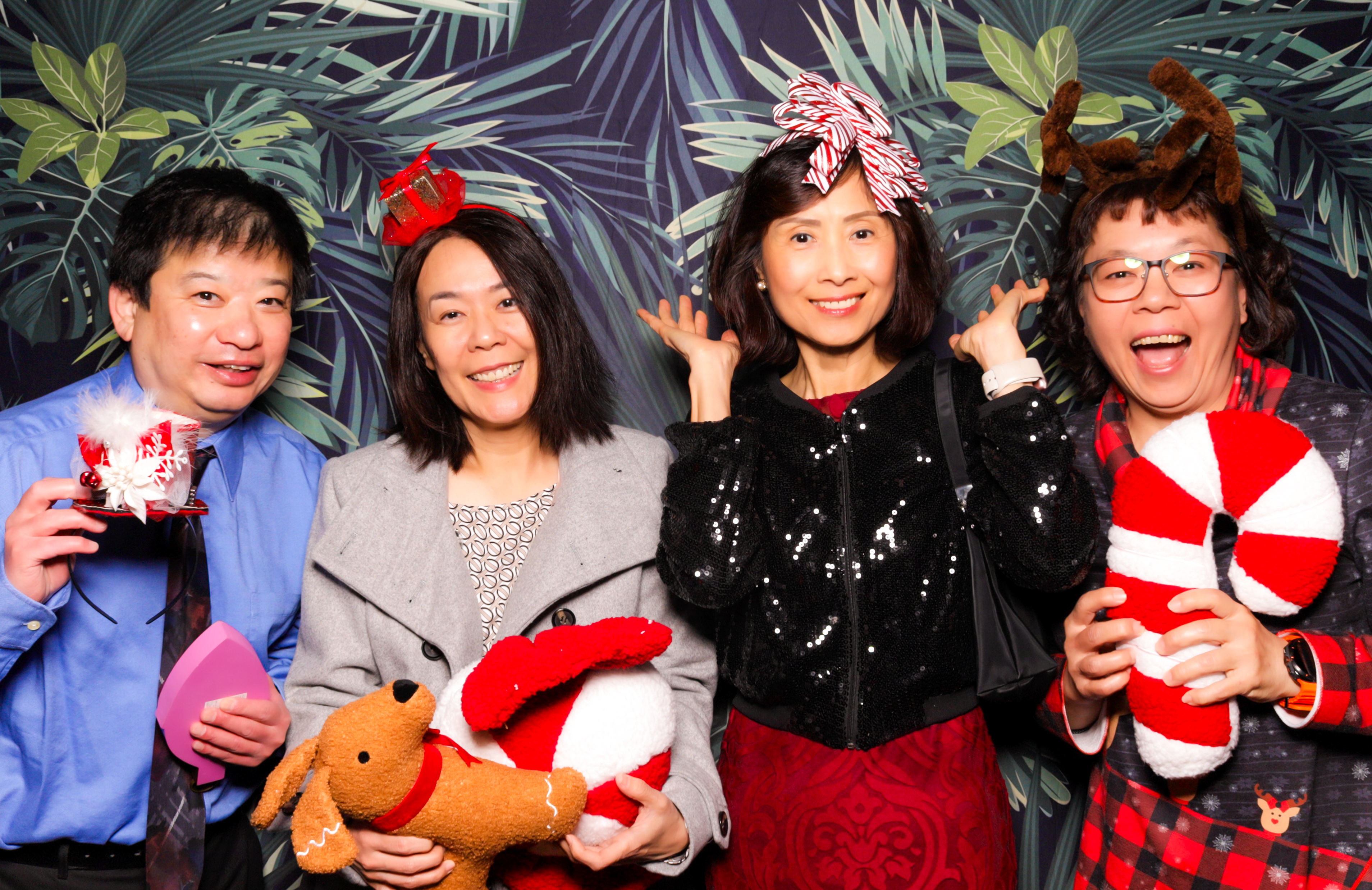 ID Tech Holiday Party | View more photos from the event at v1.boothgallery.com/u/PhabPhotobooth/ID-Tech-Holiday-Party