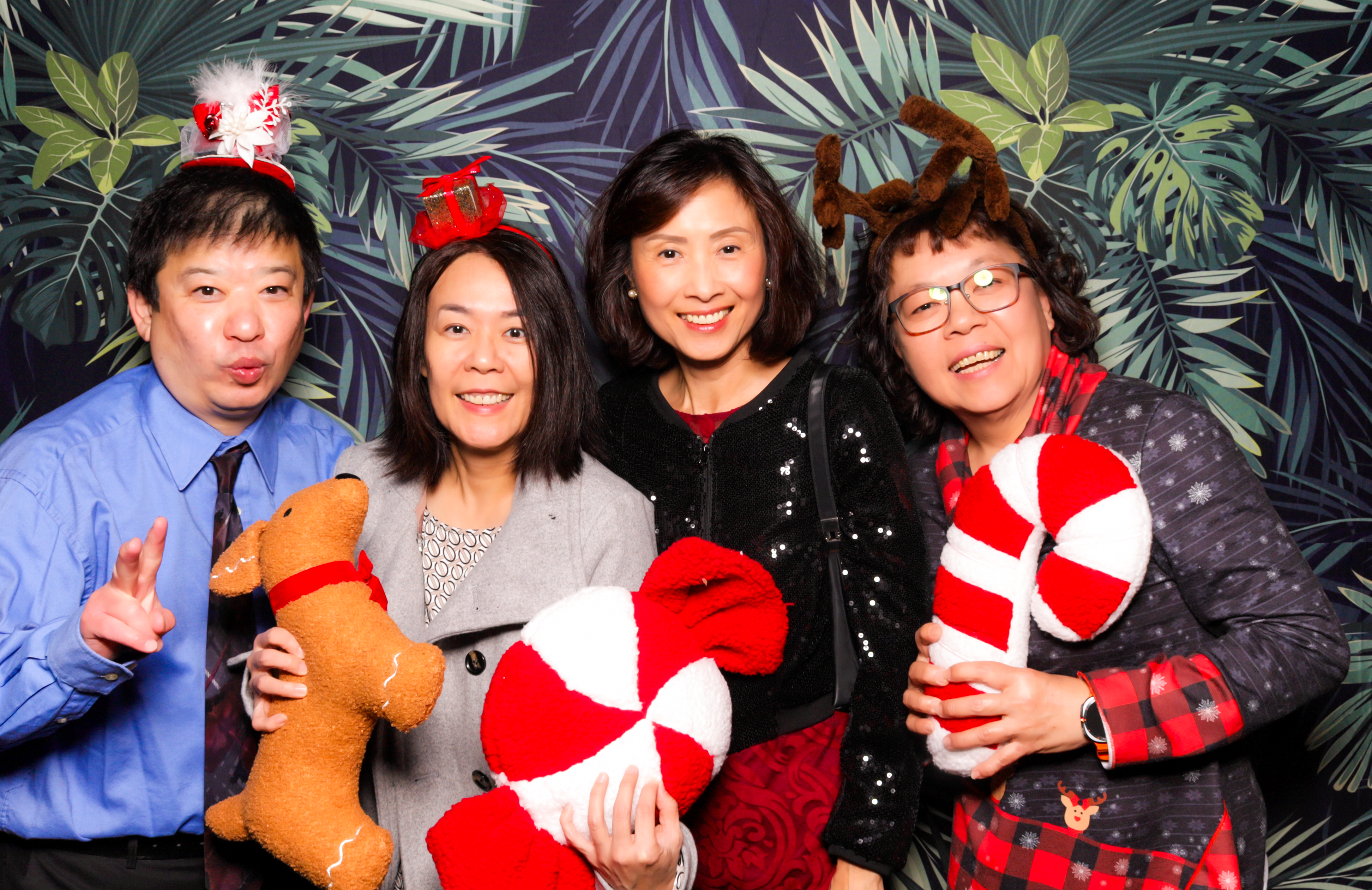 ID Tech Holiday Party | View more photos from the event at v1.boothgallery.com/u/PhabPhotobooth/ID-Tech-Holiday-Party