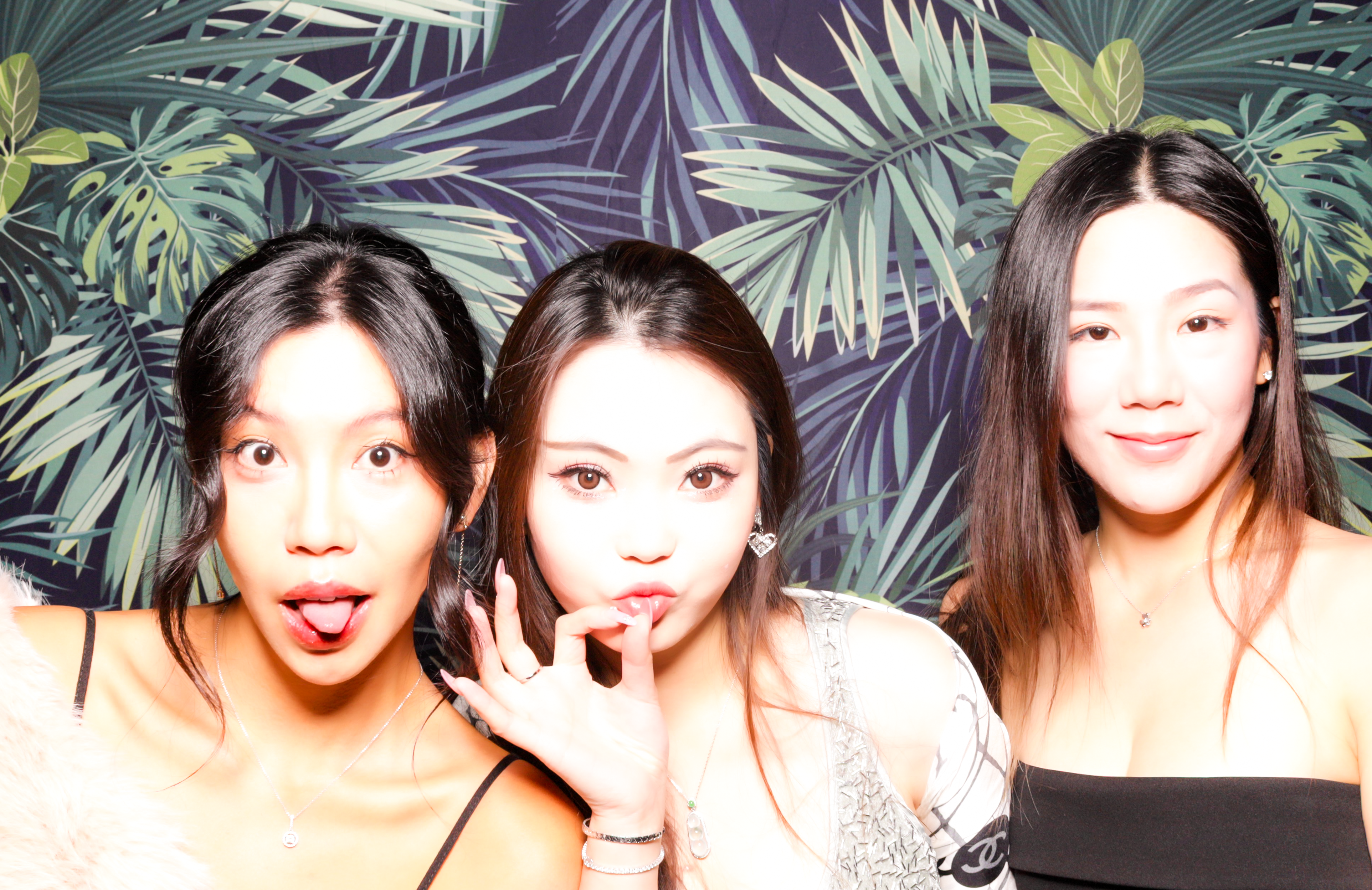 ID Tech Holiday Party | View more photos from the event at v1.boothgallery.com/u/PhabPhotobooth/ID-Tech-Holiday-Party