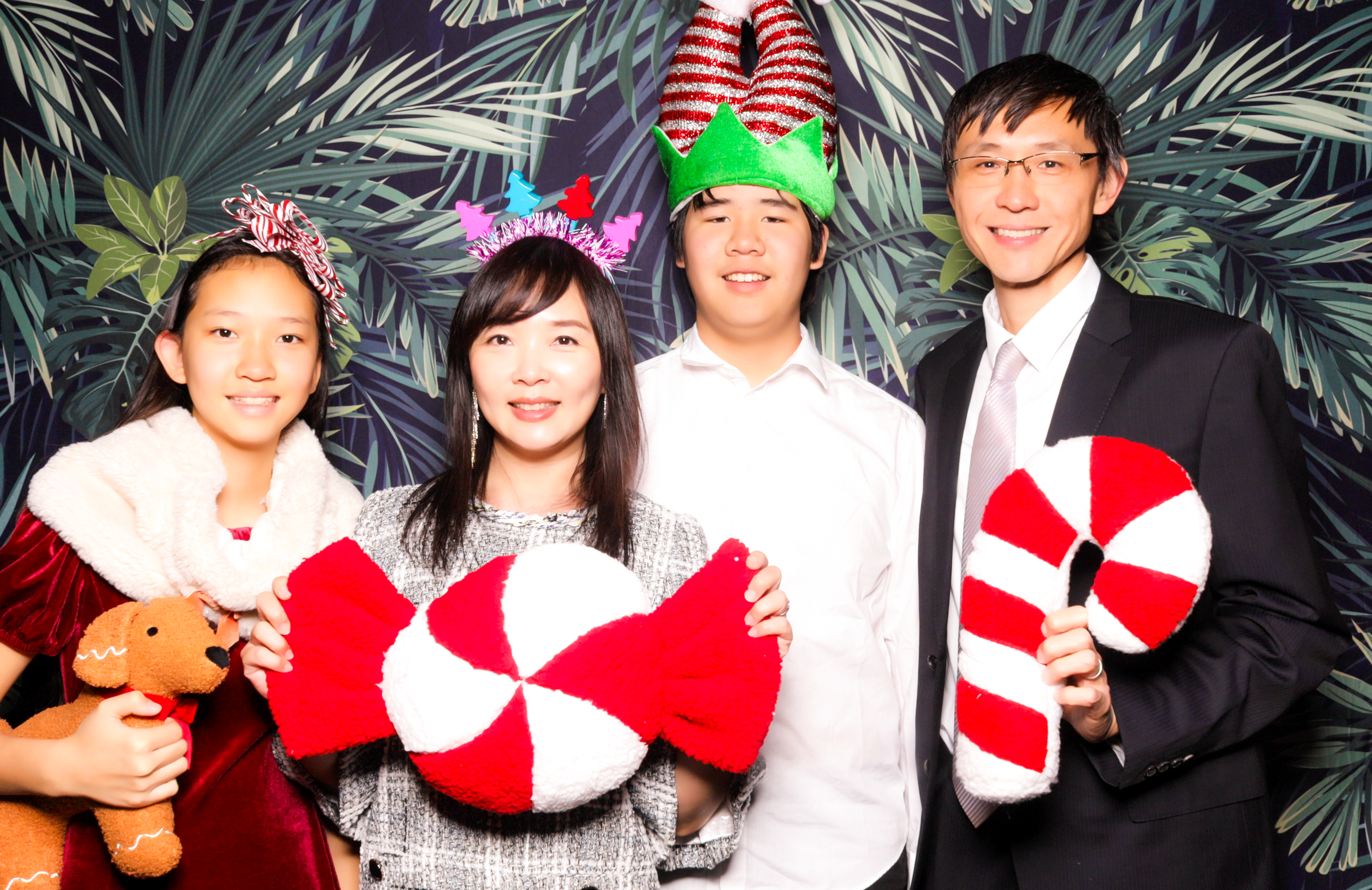 ID Tech Holiday Party | View more photos from the event at v1.boothgallery.com/u/PhabPhotobooth/ID-Tech-Holiday-Party