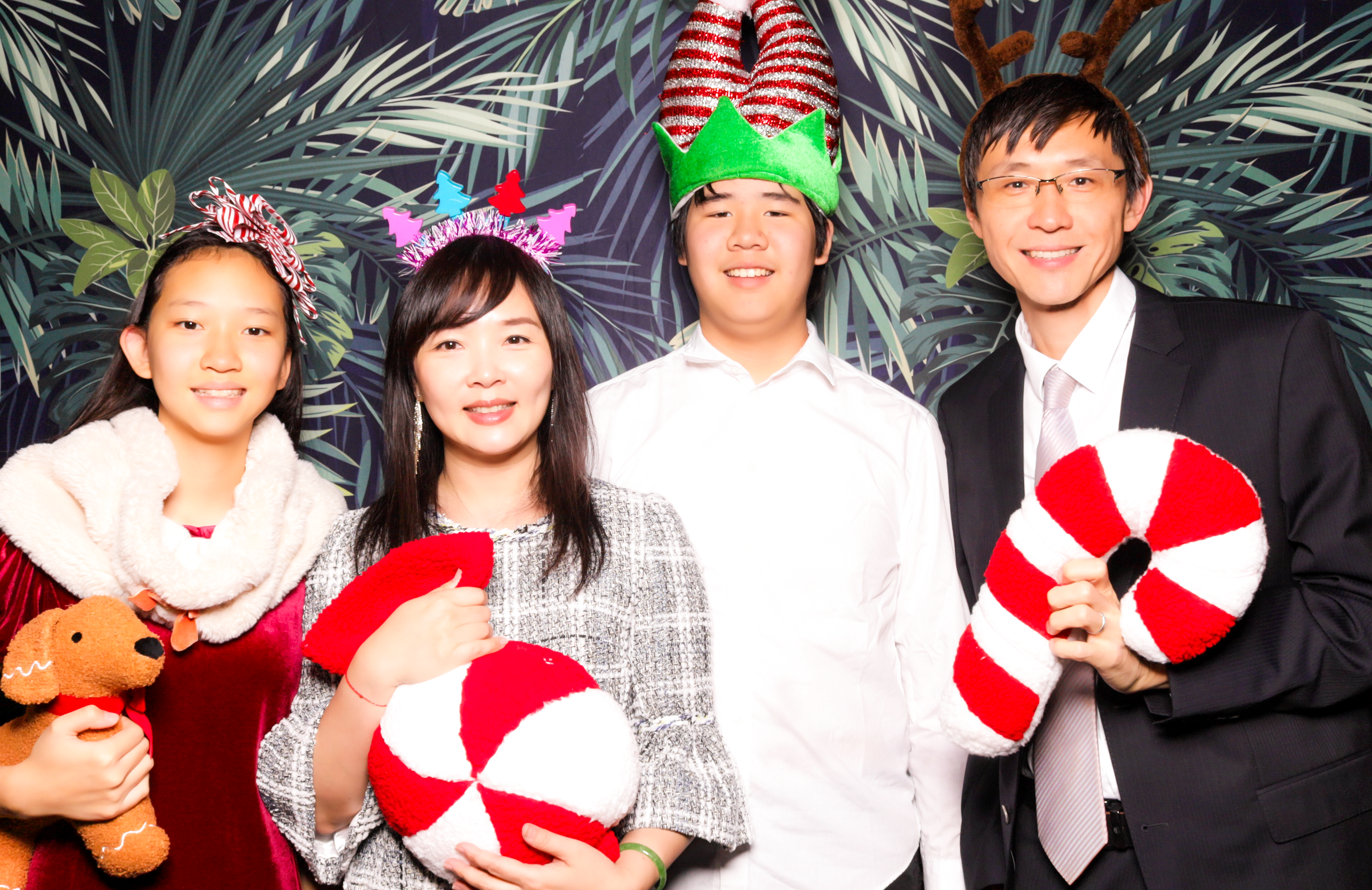 ID Tech Holiday Party | View more photos from the event at v1.boothgallery.com/u/PhabPhotobooth/ID-Tech-Holiday-Party