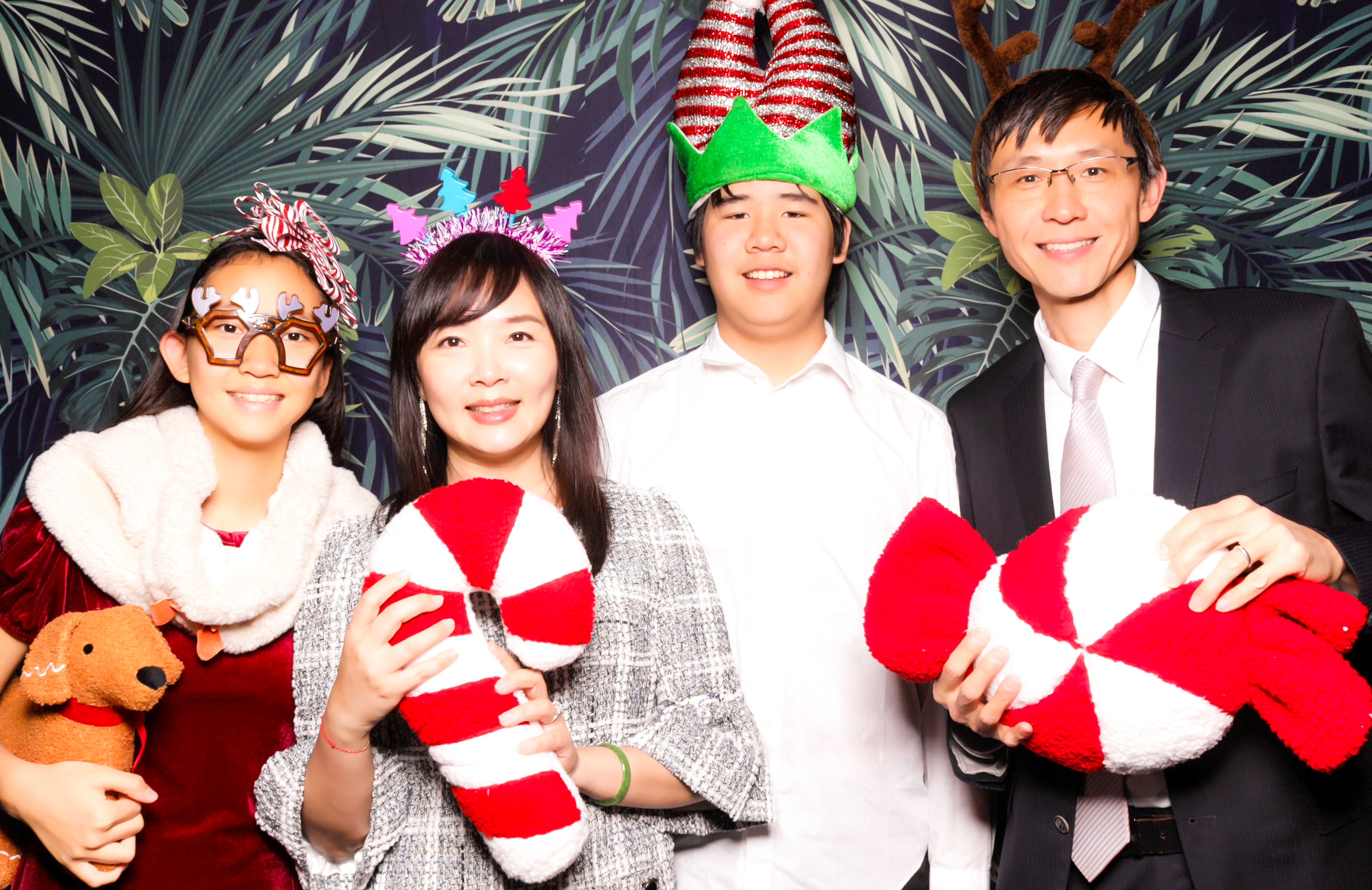 ID Tech Holiday Party | View more photos from the event at v1.boothgallery.com/u/PhabPhotobooth/ID-Tech-Holiday-Party