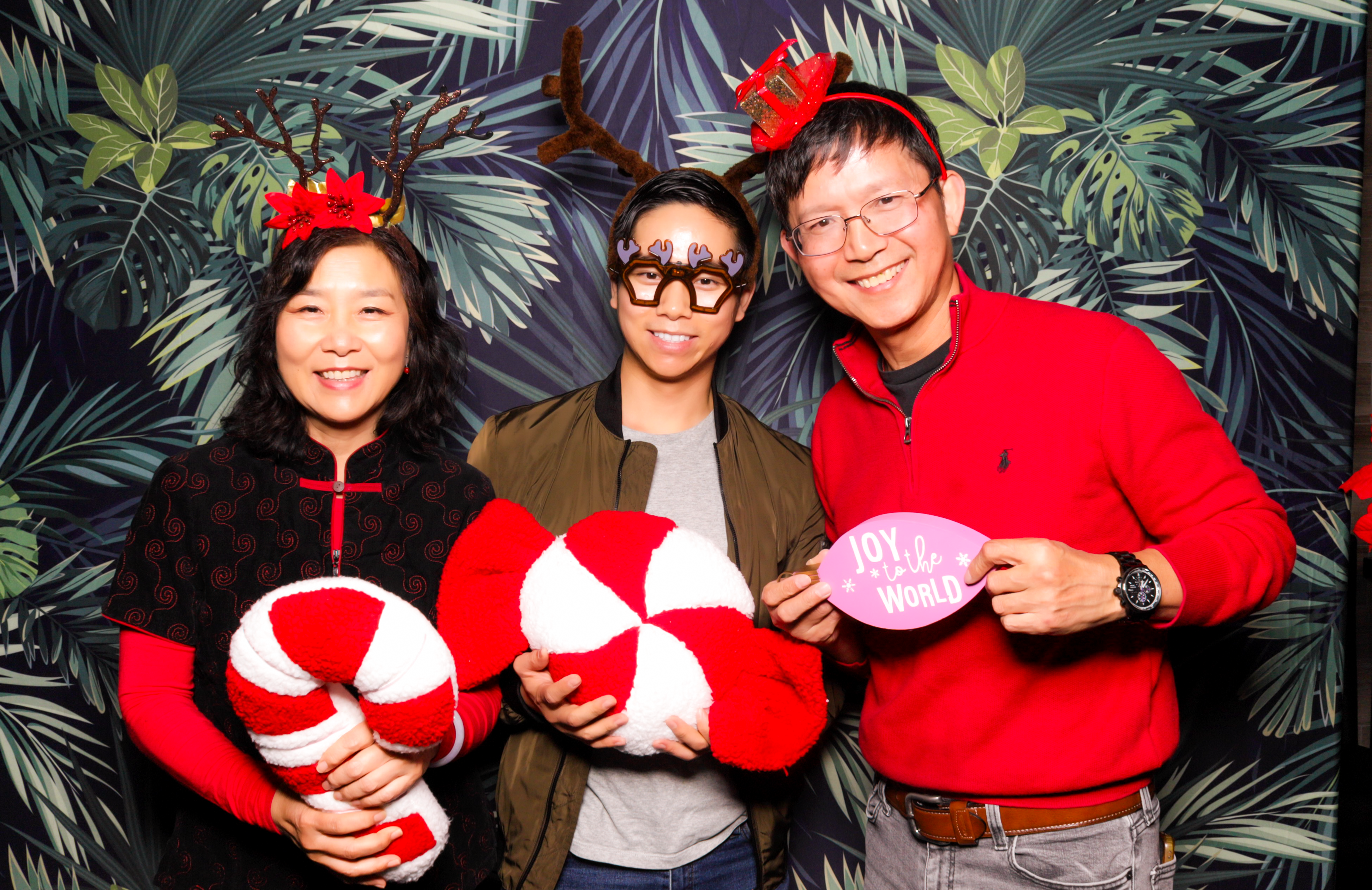 ID Tech Holiday Party | View more photos from the event at v1.boothgallery.com/u/PhabPhotobooth/ID-Tech-Holiday-Party