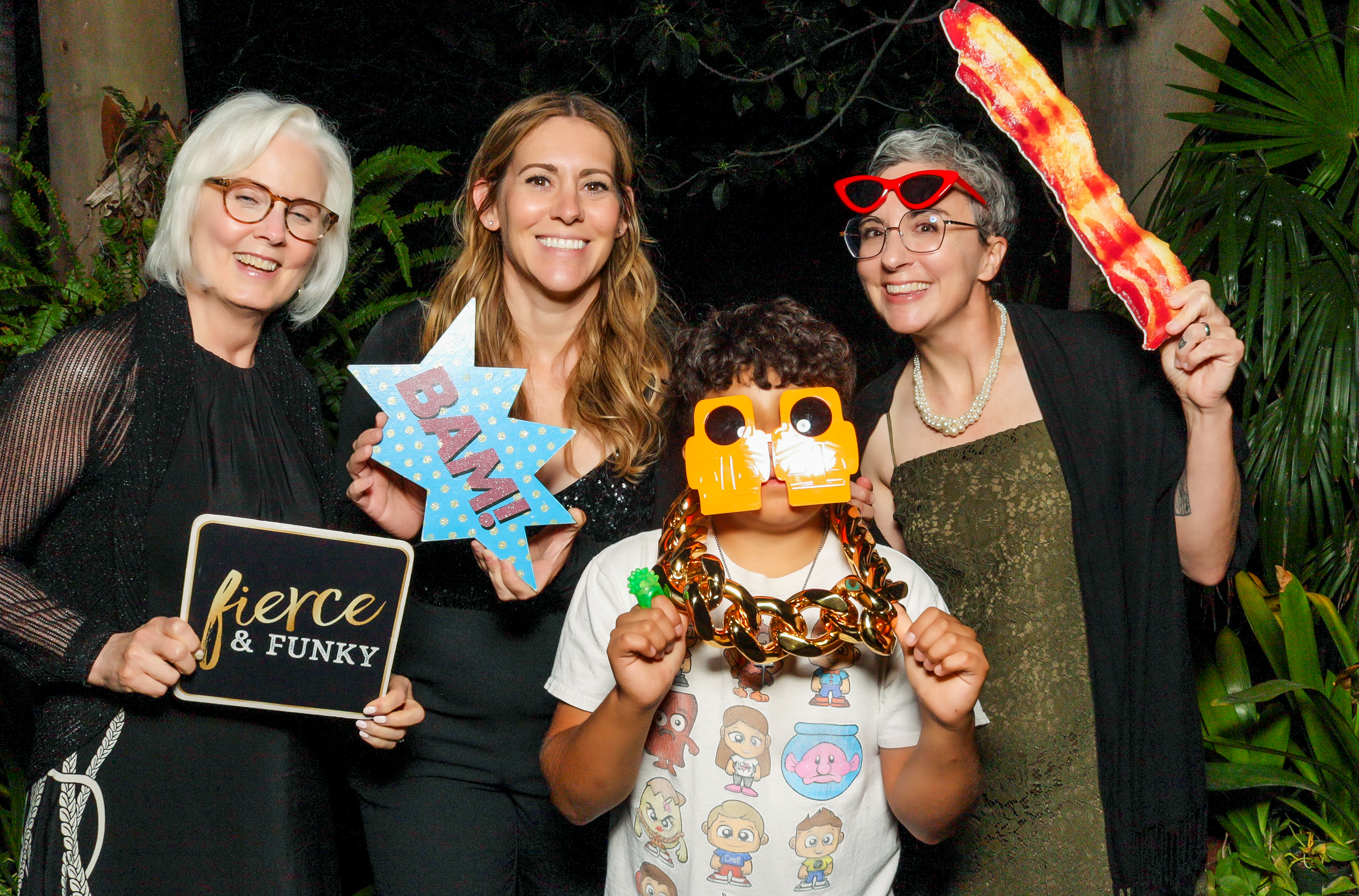 TMR's 40th Anniversary Gala | View more photos from the event at v1.boothgallery.com/u/PhabPhotobooth/TMRs-40th-Anniversary-Gala