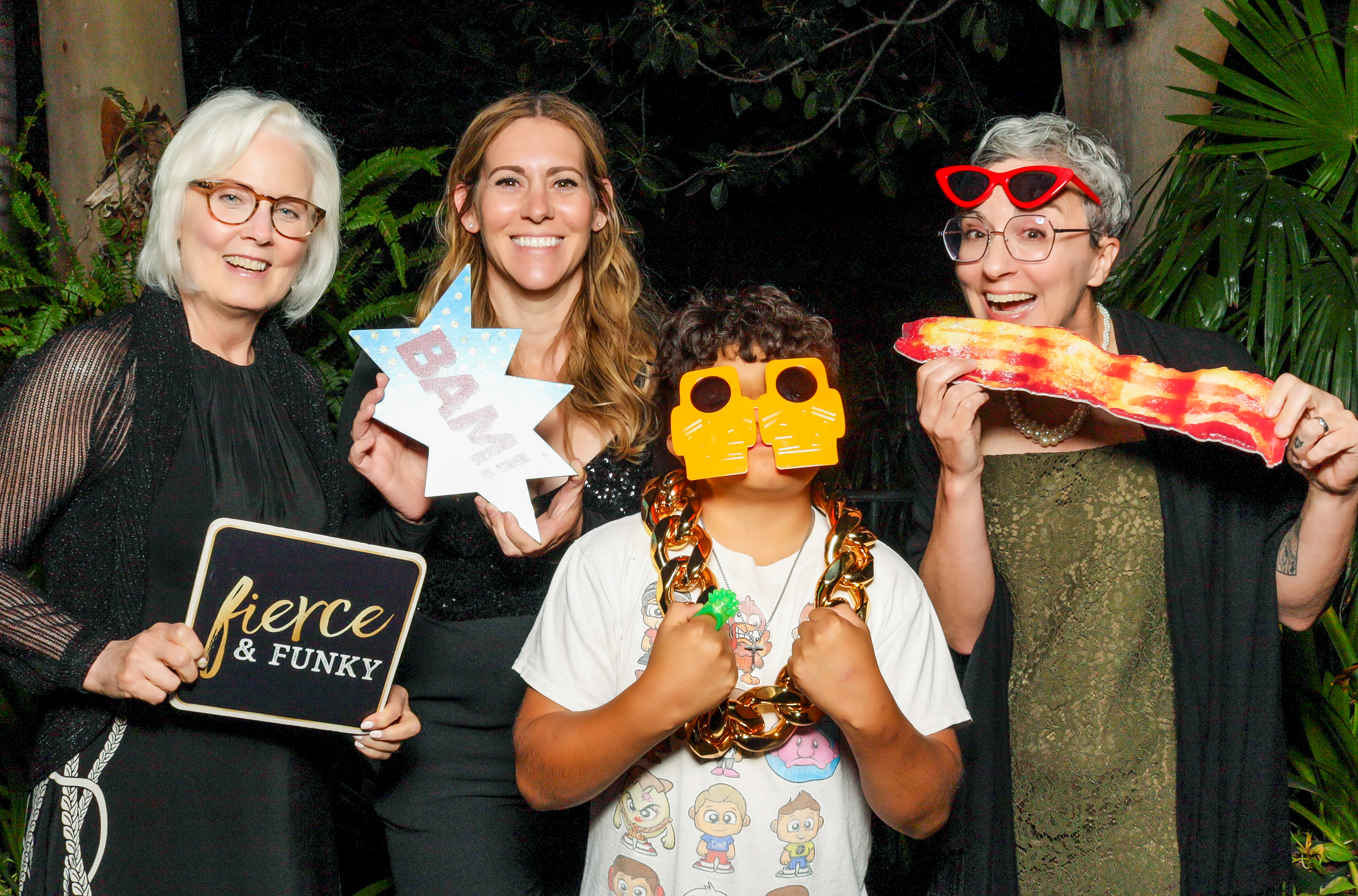 TMR's 40th Anniversary Gala | View more photos from the event at v1.boothgallery.com/u/PhabPhotobooth/TMRs-40th-Anniversary-Gala