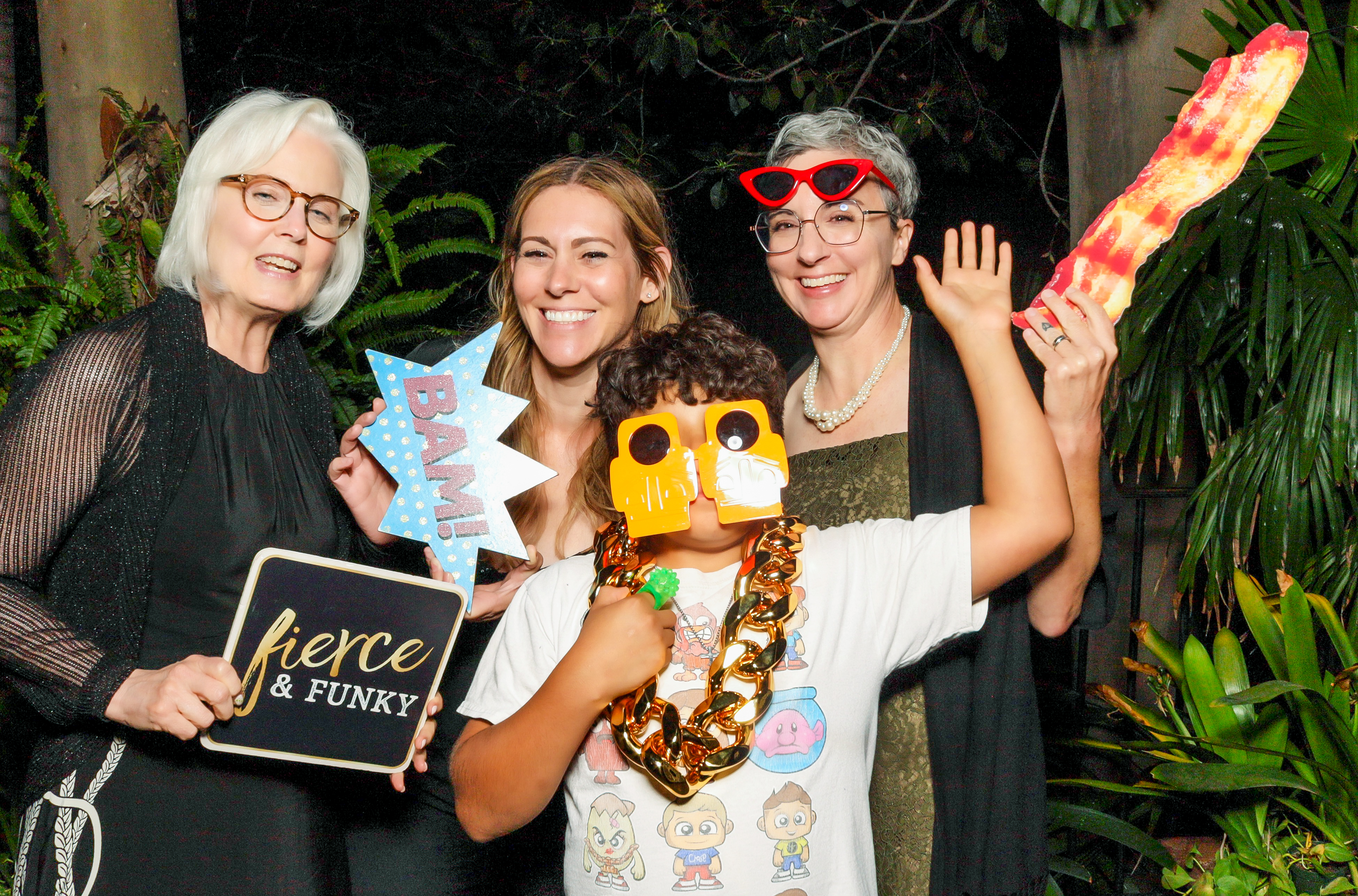 TMR's 40th Anniversary Gala | View more photos from the event at v1.boothgallery.com/u/PhabPhotobooth/TMRs-40th-Anniversary-Gala