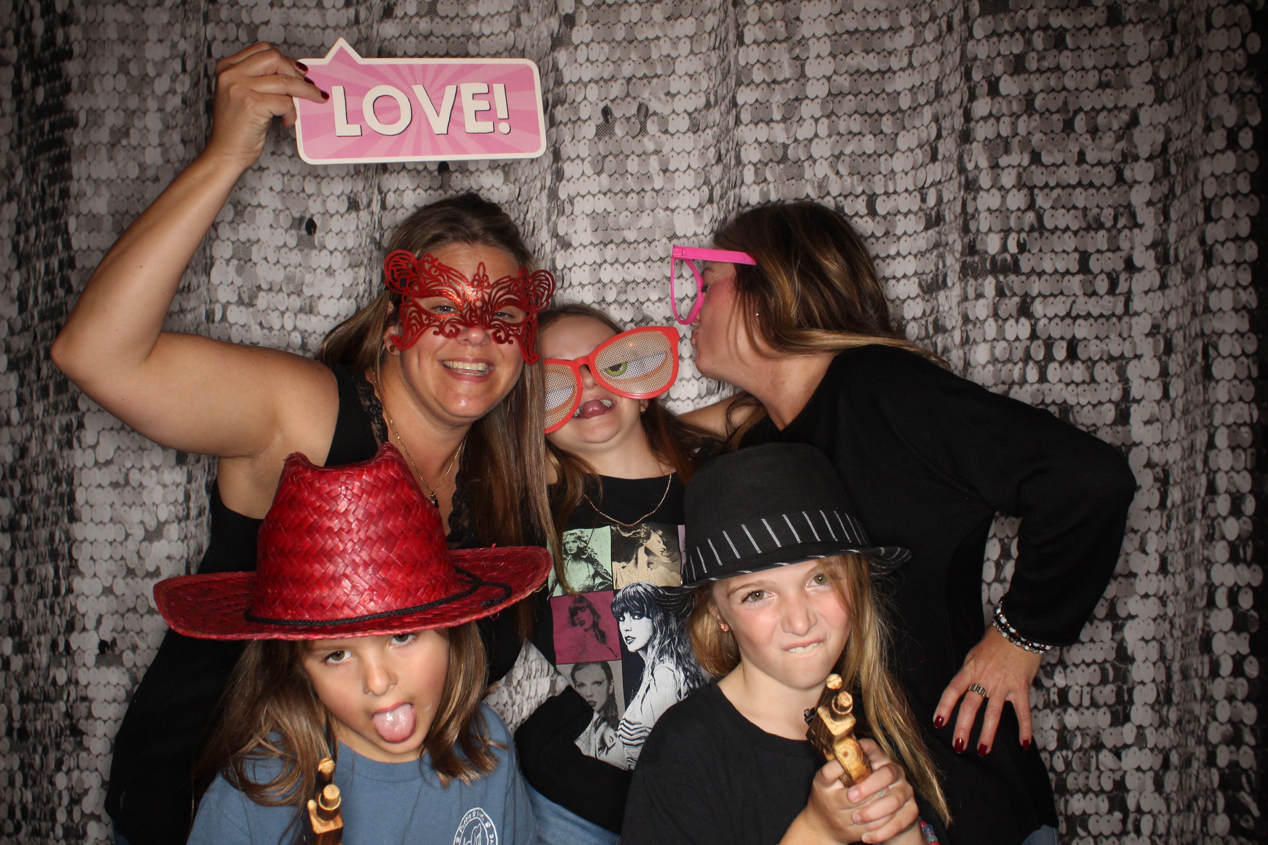 Courtney's Birthday | View more photos from the event at gallery.photoboothbillings.com/u/PhotoBoothBillings/Courtneys-Birthday