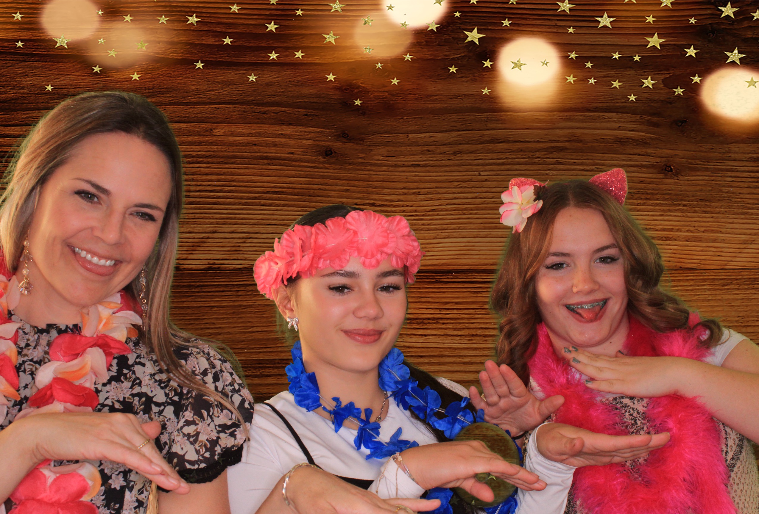 Day Lynn and Justin's Wedding | View more photos from the event at gallery.photoboothbillings.com/u/PhotoBoothBillings/Day-Lynn-and-Justins-Wedding