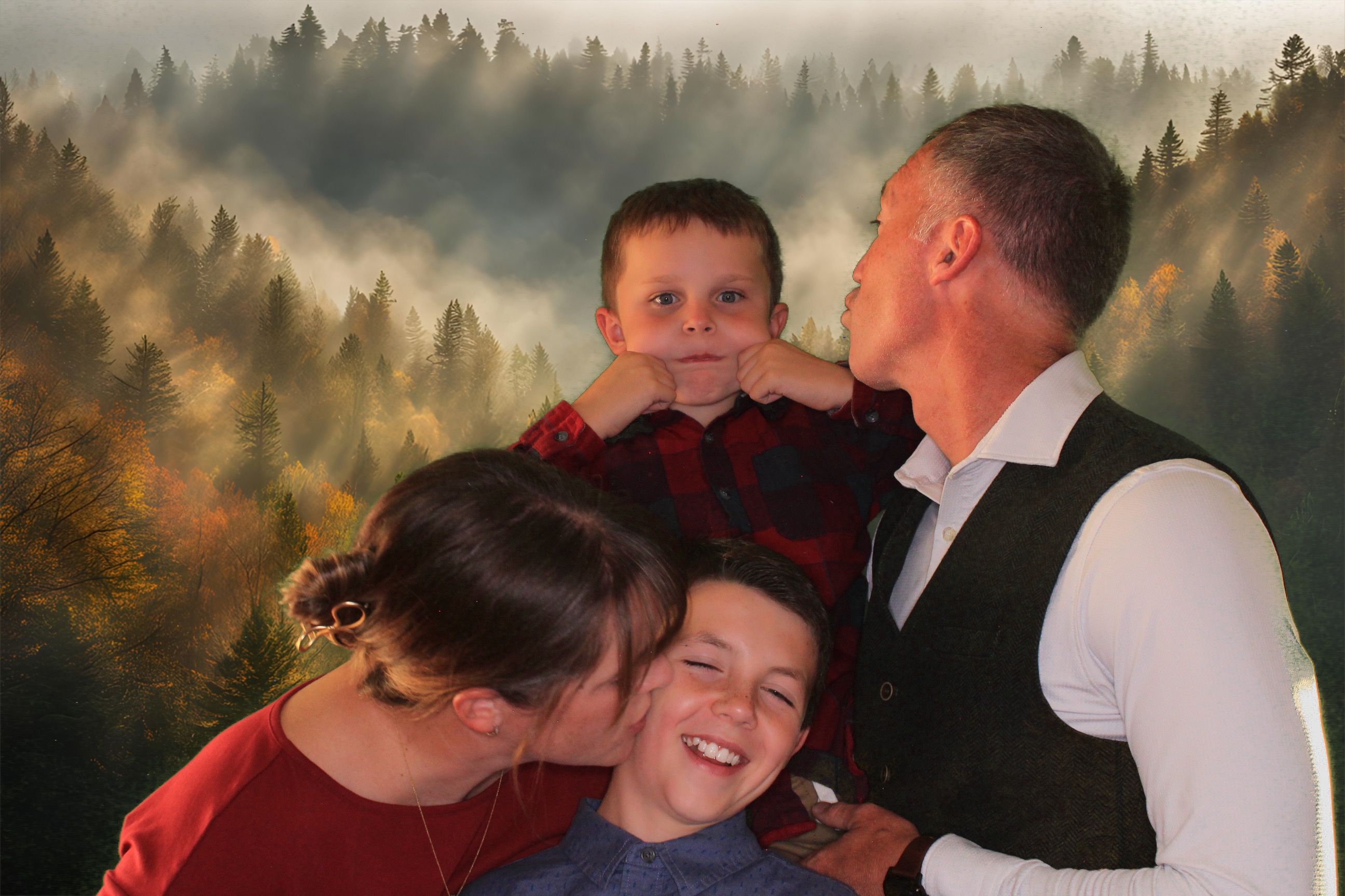 Day Lynn and Justin's Wedding | View more photos from the event at gallery.photoboothbillings.com/u/PhotoBoothBillings/Day-Lynn-and-Justins-Wedding