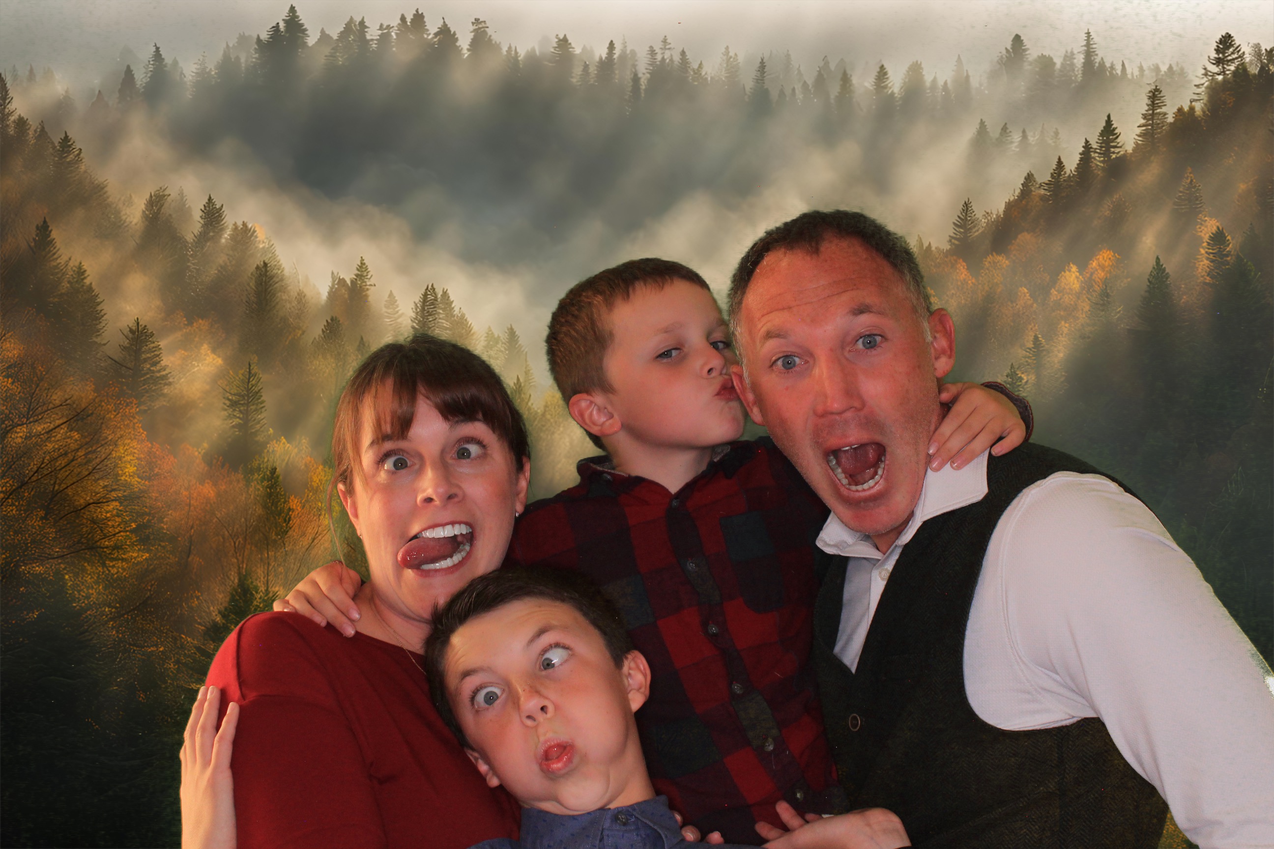 Day Lynn and Justin's Wedding | View more photos from the event at gallery.photoboothbillings.com/u/PhotoBoothBillings/Day-Lynn-and-Justins-Wedding