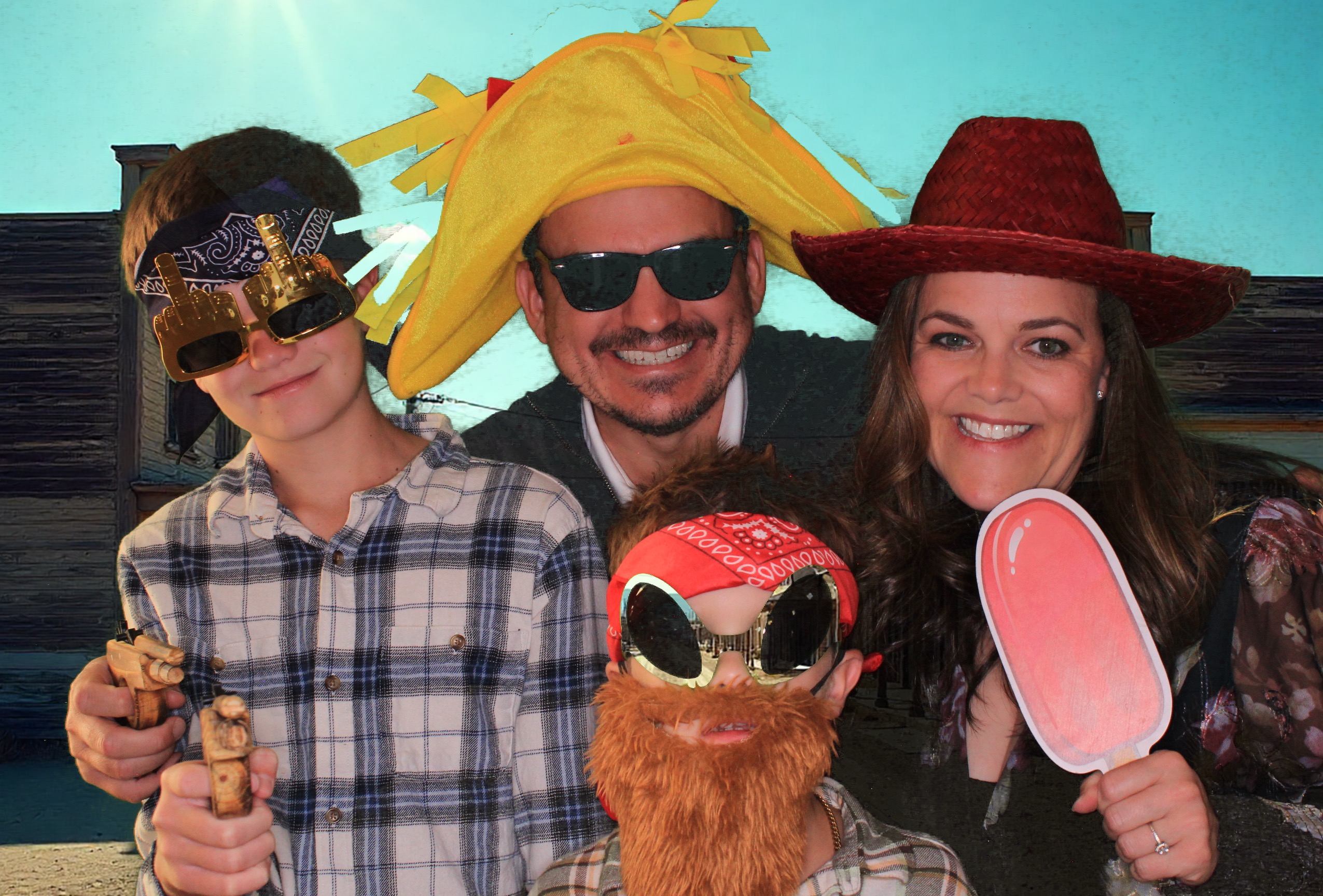 Day Lynn and Justin's Wedding | View more photos from the event at gallery.photoboothbillings.com/u/PhotoBoothBillings/Day-Lynn-and-Justins-Wedding