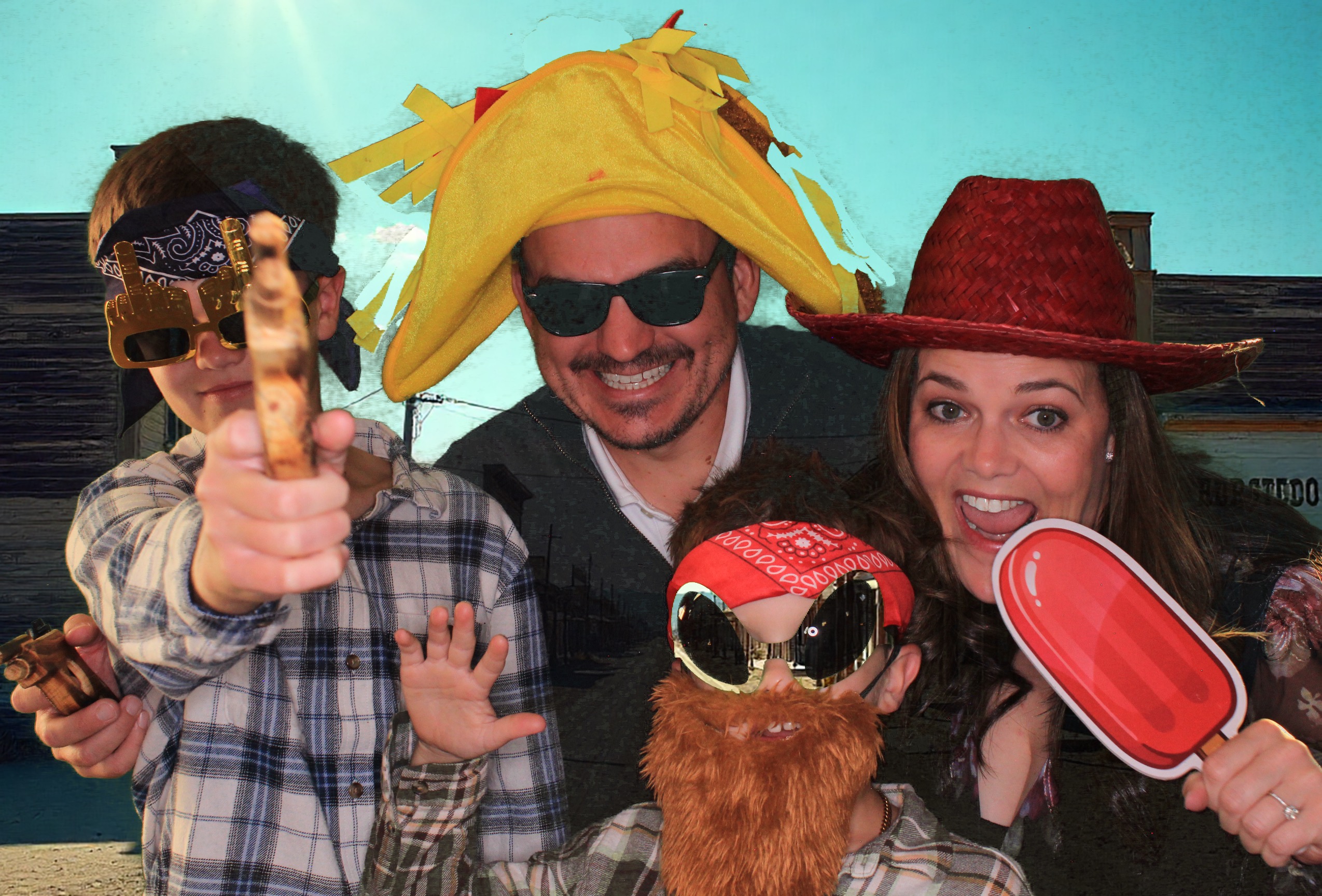 Day Lynn and Justin's Wedding | View more photos from the event at gallery.photoboothbillings.com/u/PhotoBoothBillings/Day-Lynn-and-Justins-Wedding