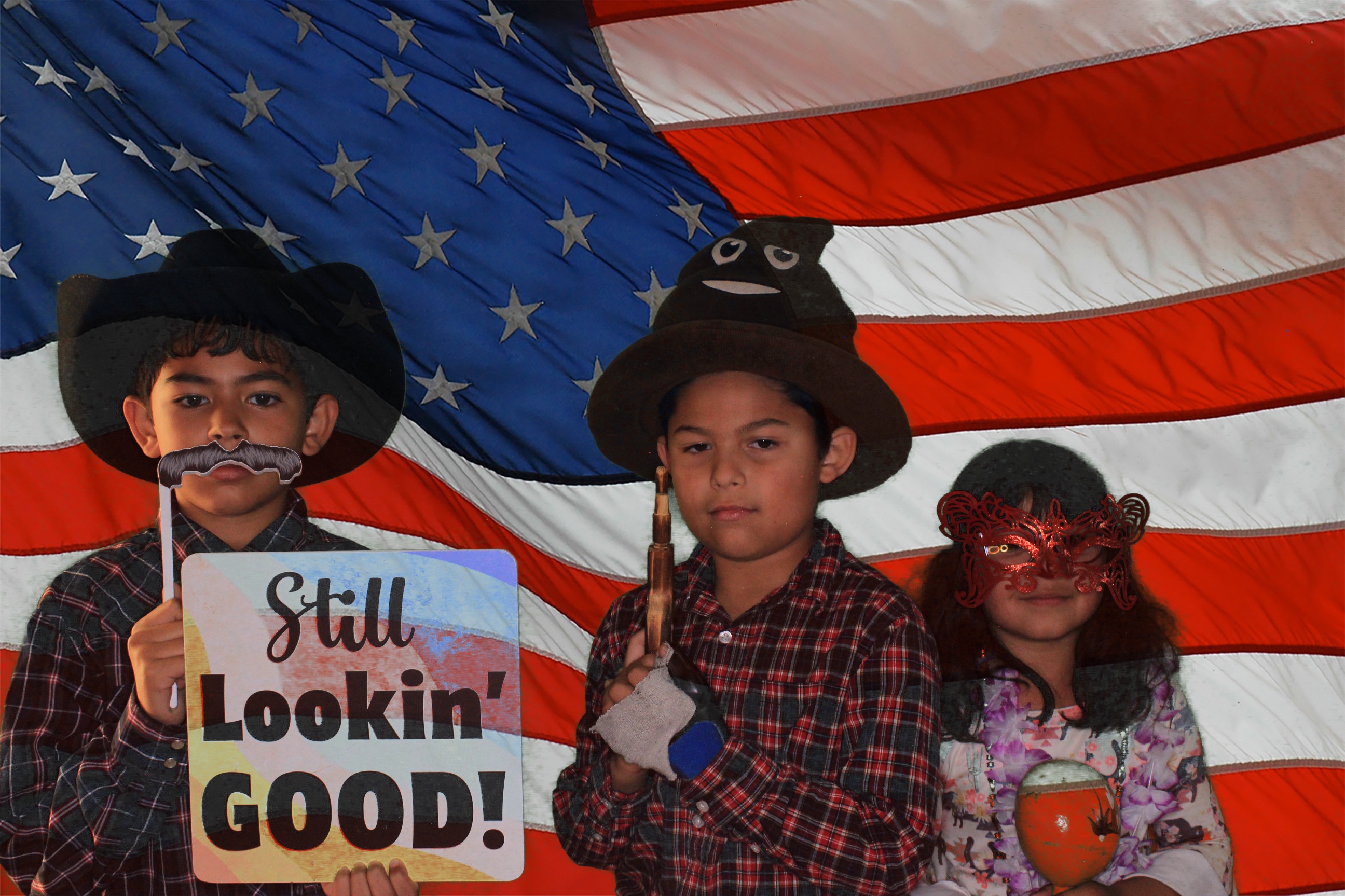 Day Lynn and Justin's Wedding | View more photos from the event at gallery.photoboothbillings.com/u/PhotoBoothBillings/Day-Lynn-and-Justins-Wedding