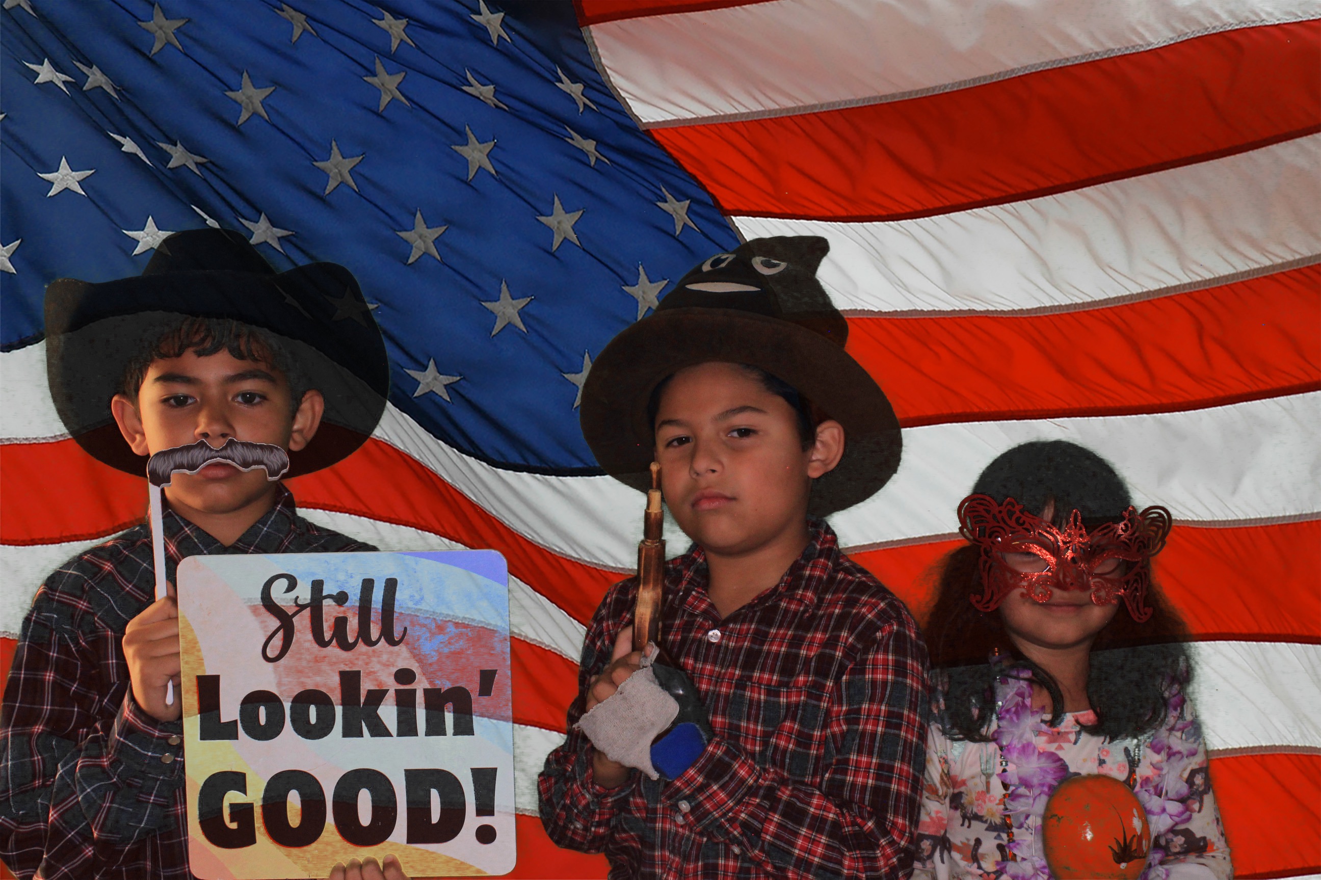 Day Lynn and Justin's Wedding | View more photos from the event at gallery.photoboothbillings.com/u/PhotoBoothBillings/Day-Lynn-and-Justins-Wedding