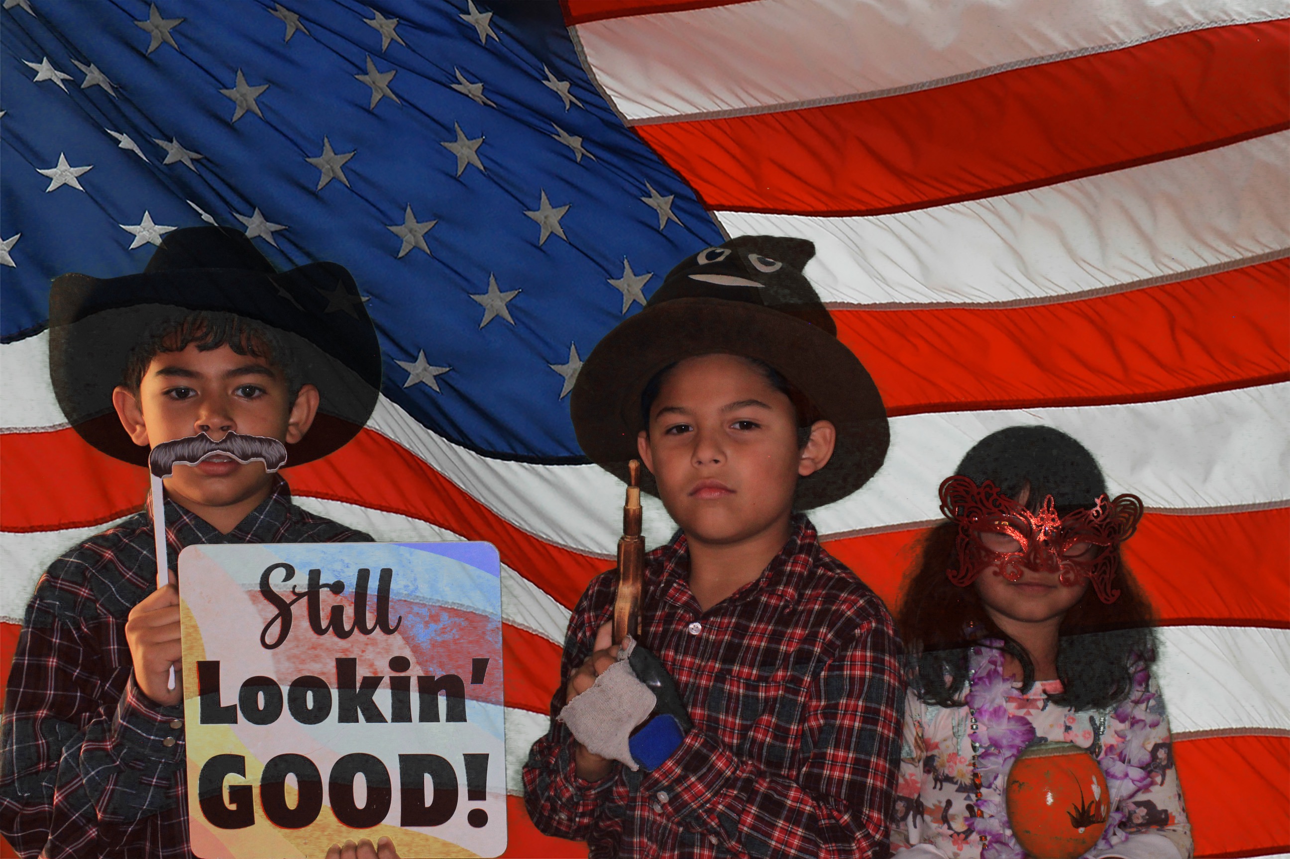 Day Lynn and Justin's Wedding | View more photos from the event at gallery.photoboothbillings.com/u/PhotoBoothBillings/Day-Lynn-and-Justins-Wedding