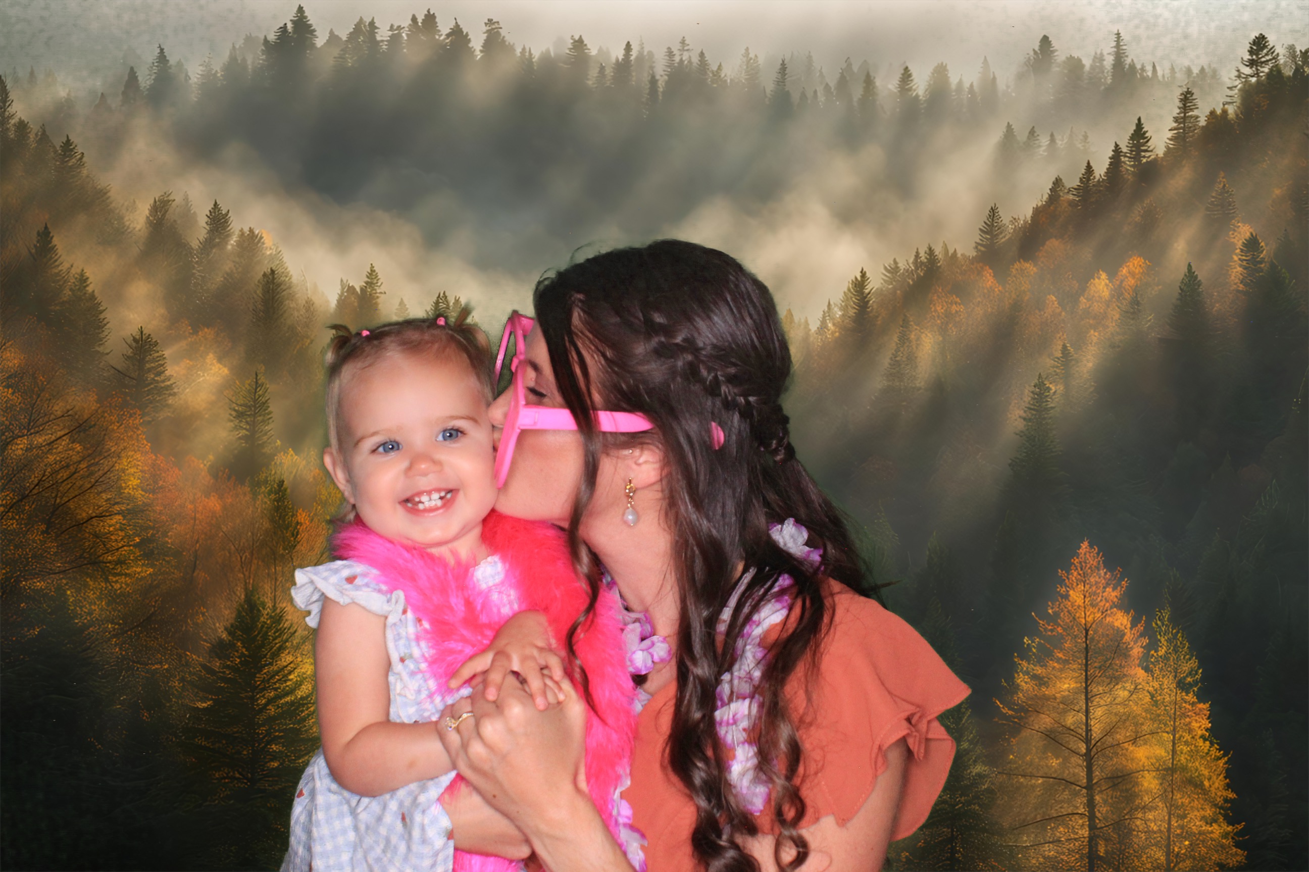 Day Lynn and Justin's Wedding | View more photos from the event at gallery.photoboothbillings.com/u/PhotoBoothBillings/Day-Lynn-and-Justins-Wedding