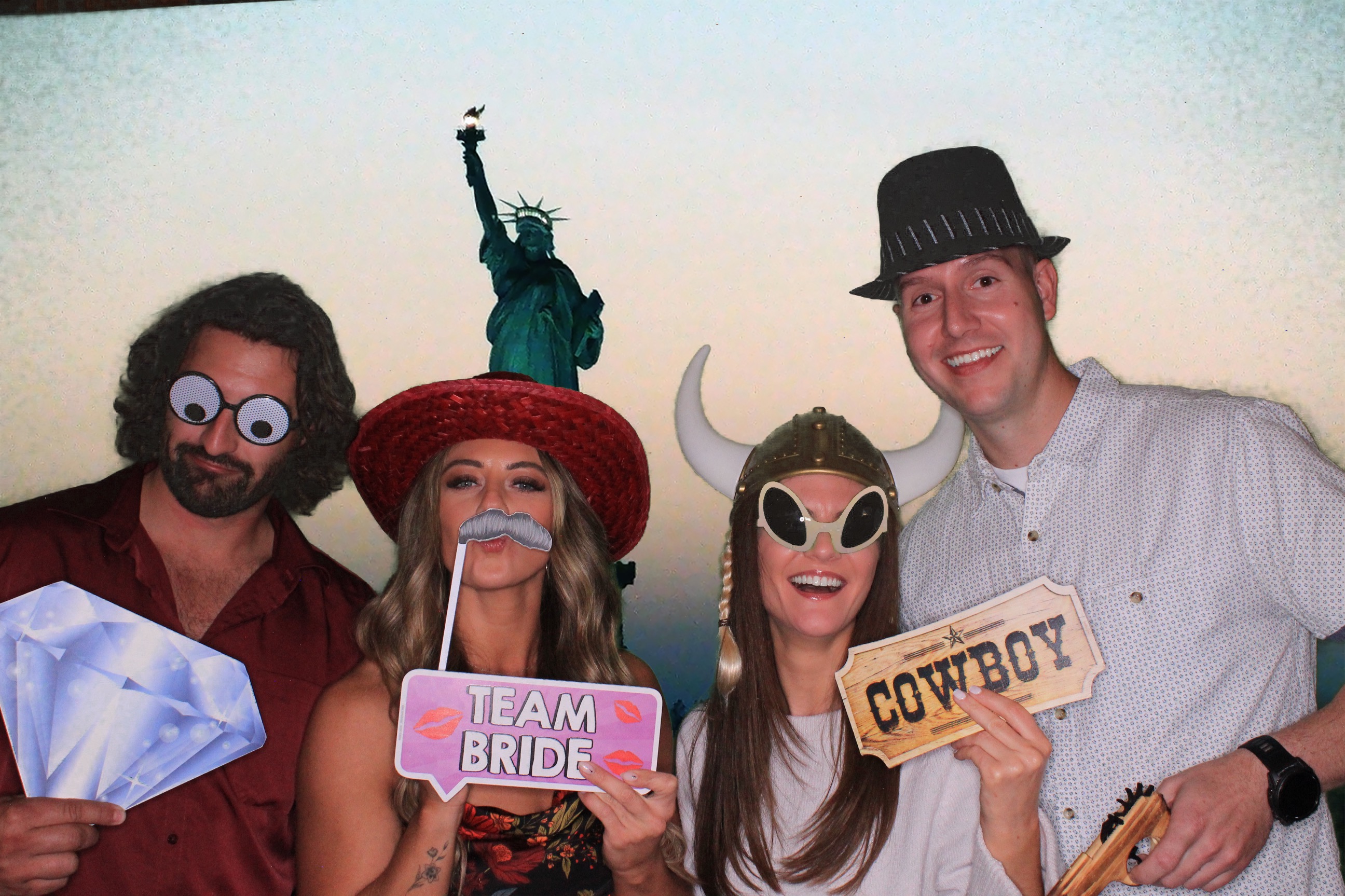 Day Lynn and Justin's Wedding | View more photos from the event at gallery.photoboothbillings.com/u/PhotoBoothBillings/Day-Lynn-and-Justins-Wedding