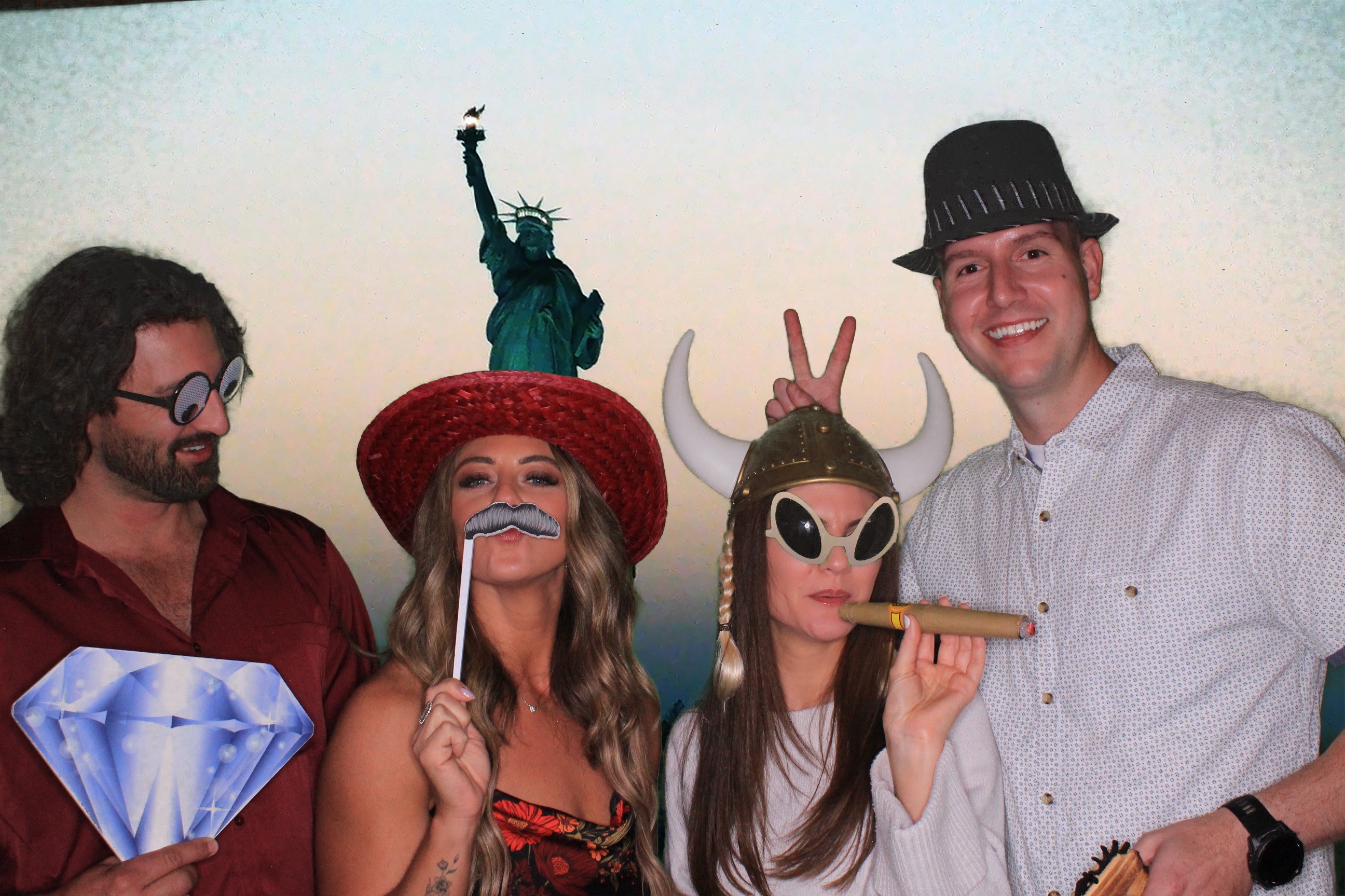 Day Lynn and Justin's Wedding | View more photos from the event at gallery.photoboothbillings.com/u/PhotoBoothBillings/Day-Lynn-and-Justins-Wedding