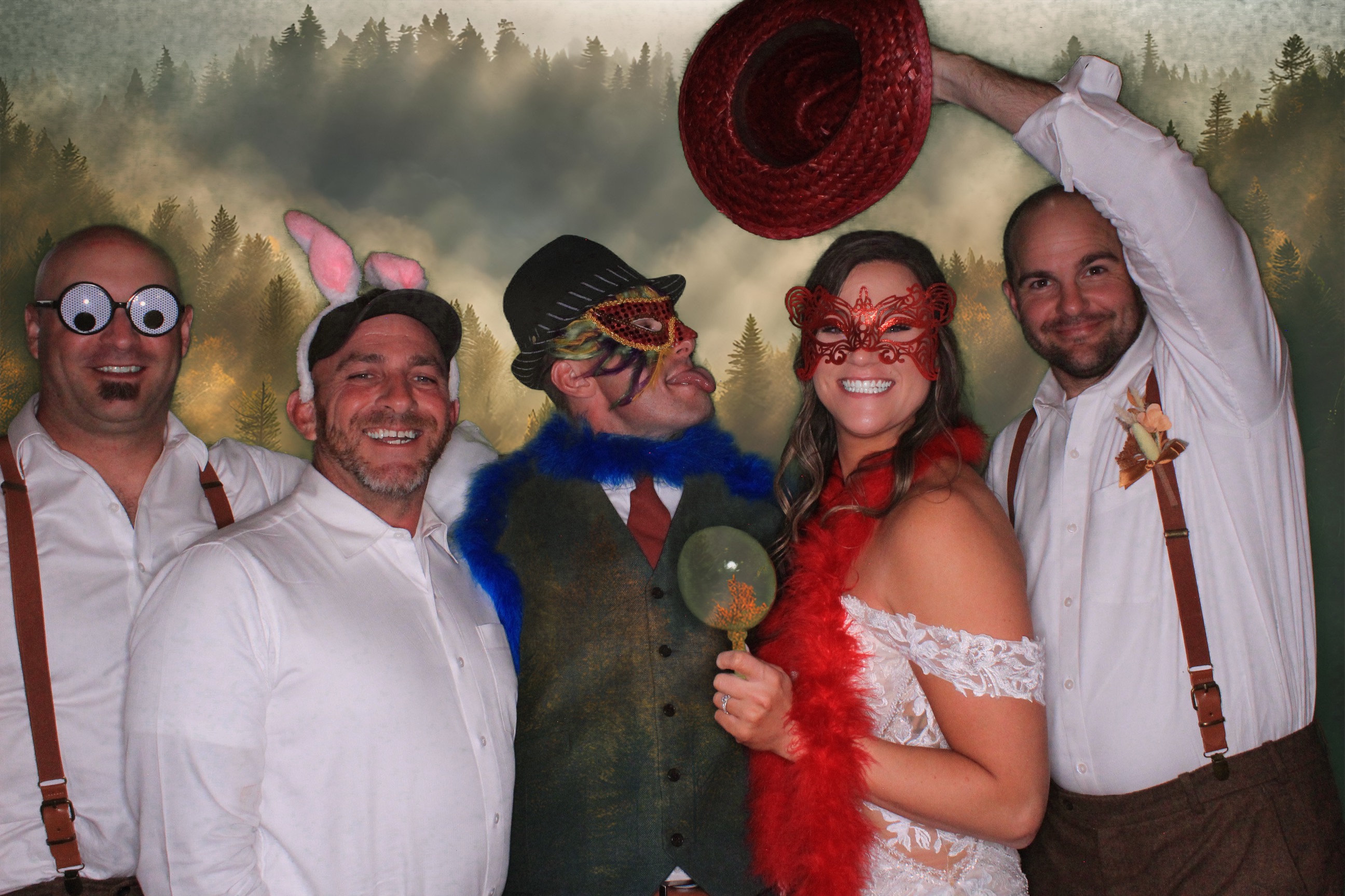 Day Lynn and Justin's Wedding | View more photos from the event at gallery.photoboothbillings.com/u/PhotoBoothBillings/Day-Lynn-and-Justins-Wedding