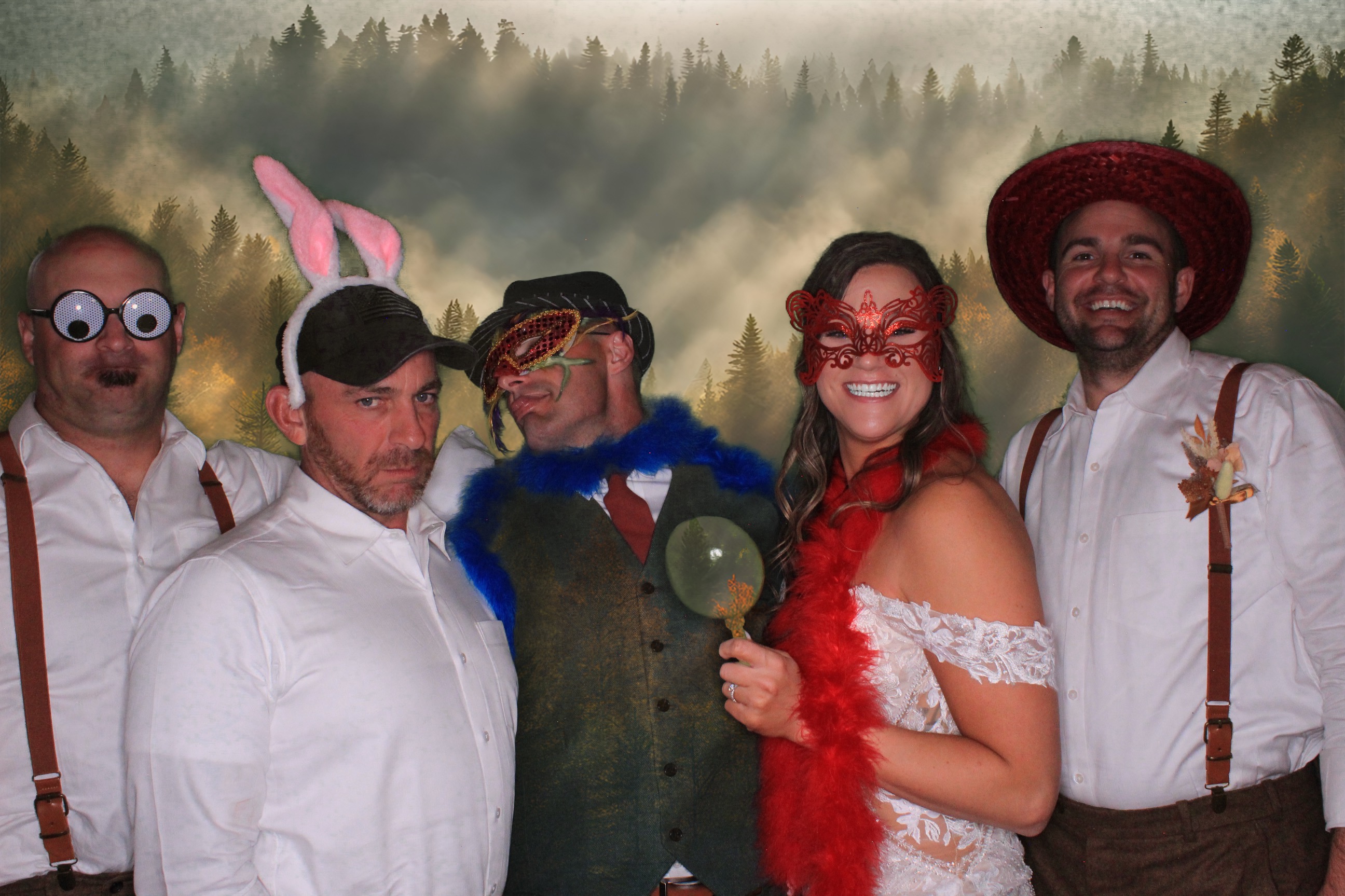 Day Lynn and Justin's Wedding | View more photos from the event at gallery.photoboothbillings.com/u/PhotoBoothBillings/Day-Lynn-and-Justins-Wedding