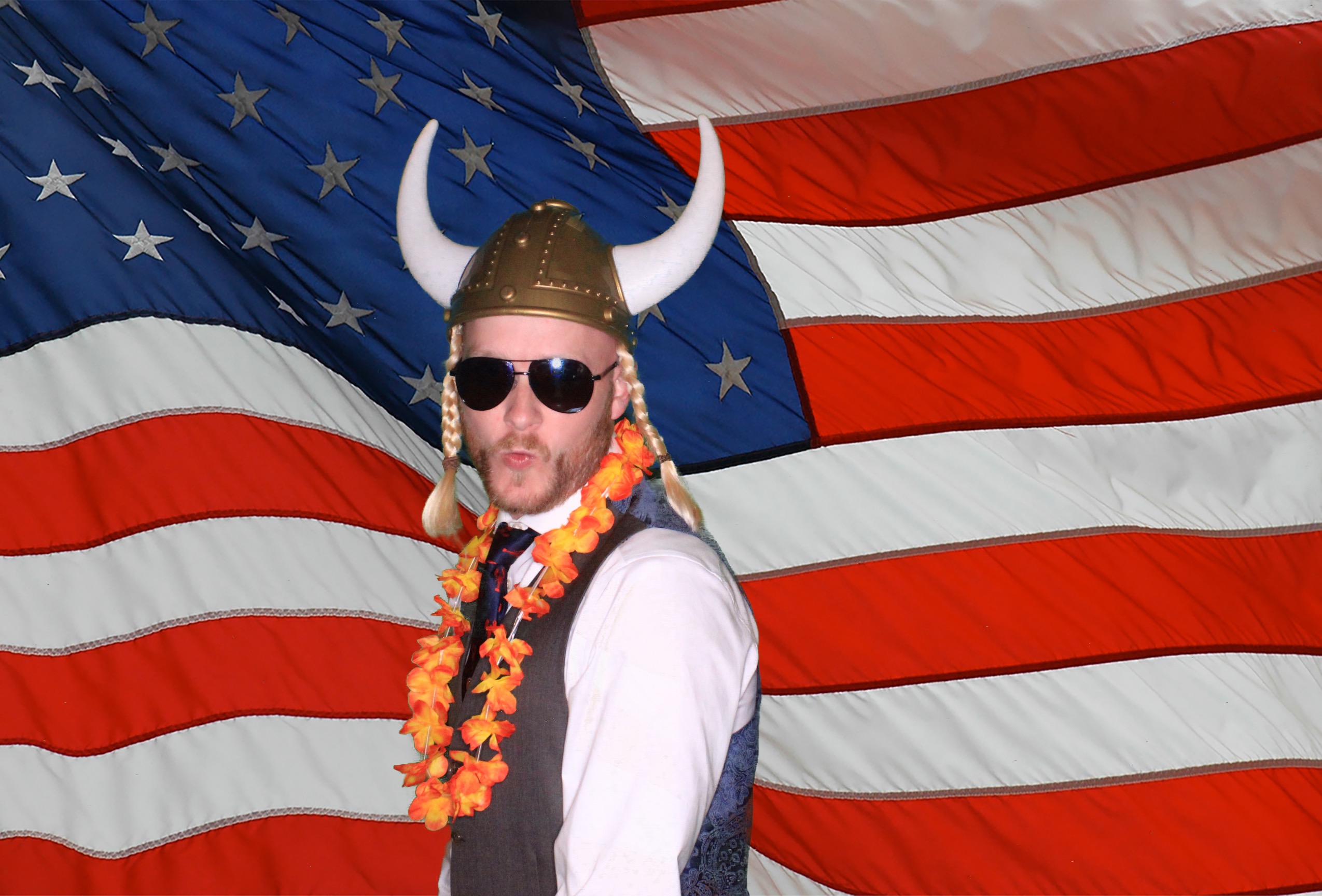 Day Lynn and Justin's Wedding | View more photos from the event at gallery.photoboothbillings.com/u/PhotoBoothBillings/Day-Lynn-and-Justins-Wedding