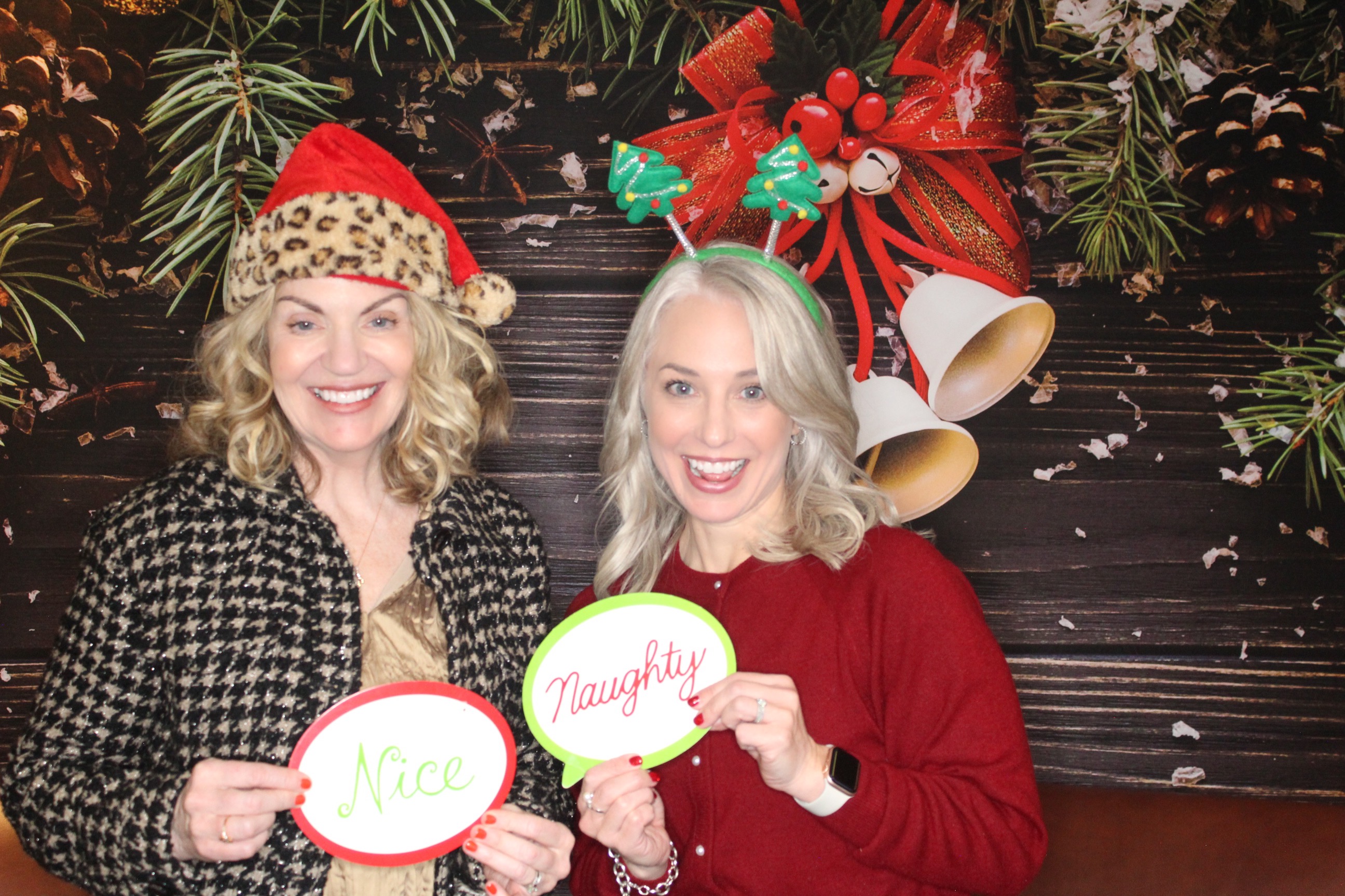 Goldsmith Gallery Holiday Party | View more photos from the event at gallery.photoboothbillings.com/u/PhotoBoothBillings/Goldsmith-Gallery-Holiday-Party