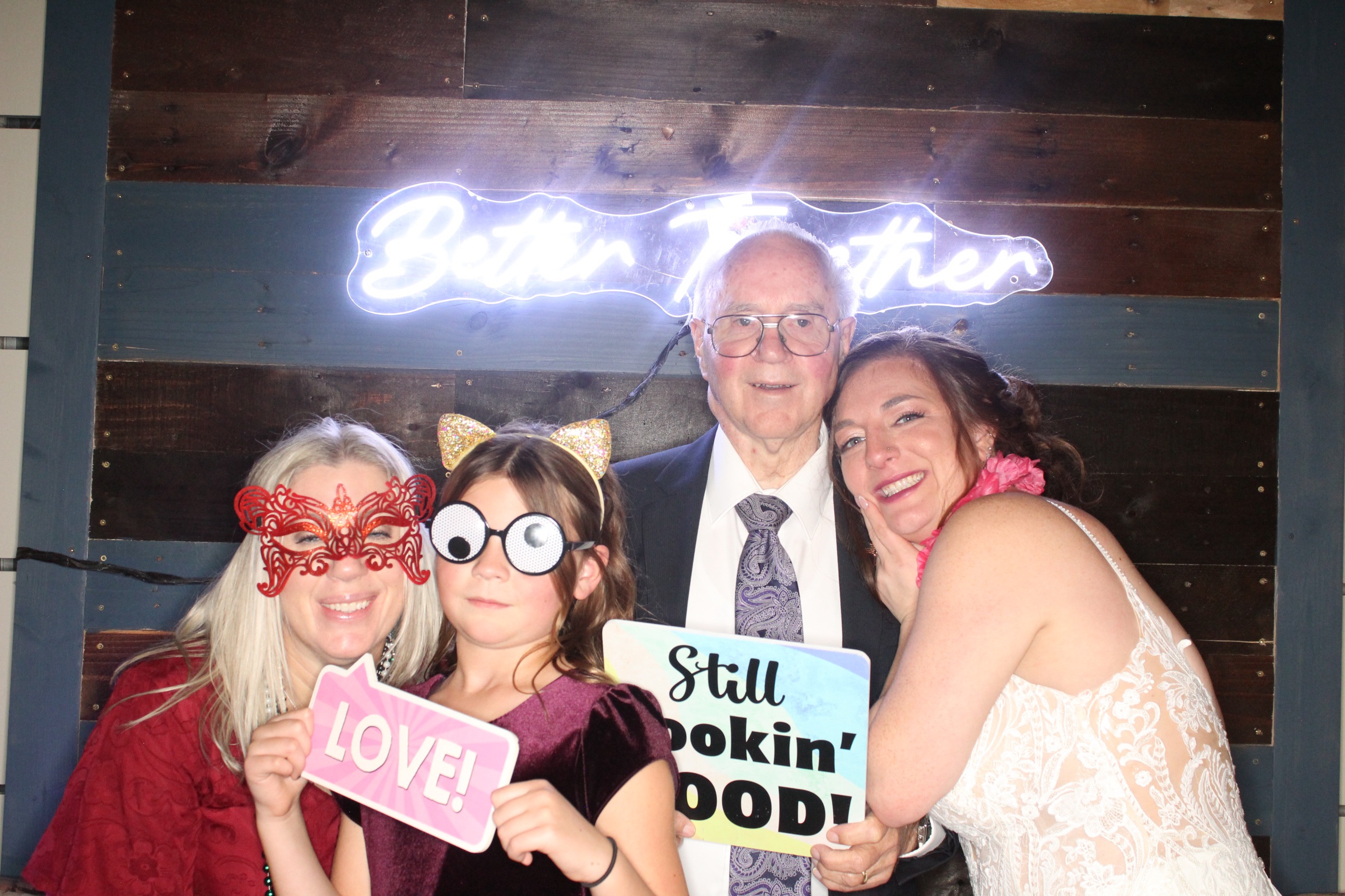 Nichole and Brandon's Wedding | View more photos from the event at gallery.photoboothbillings.com/u/PhotoBoothBillings/Nichole-and-Brandons-Wedding