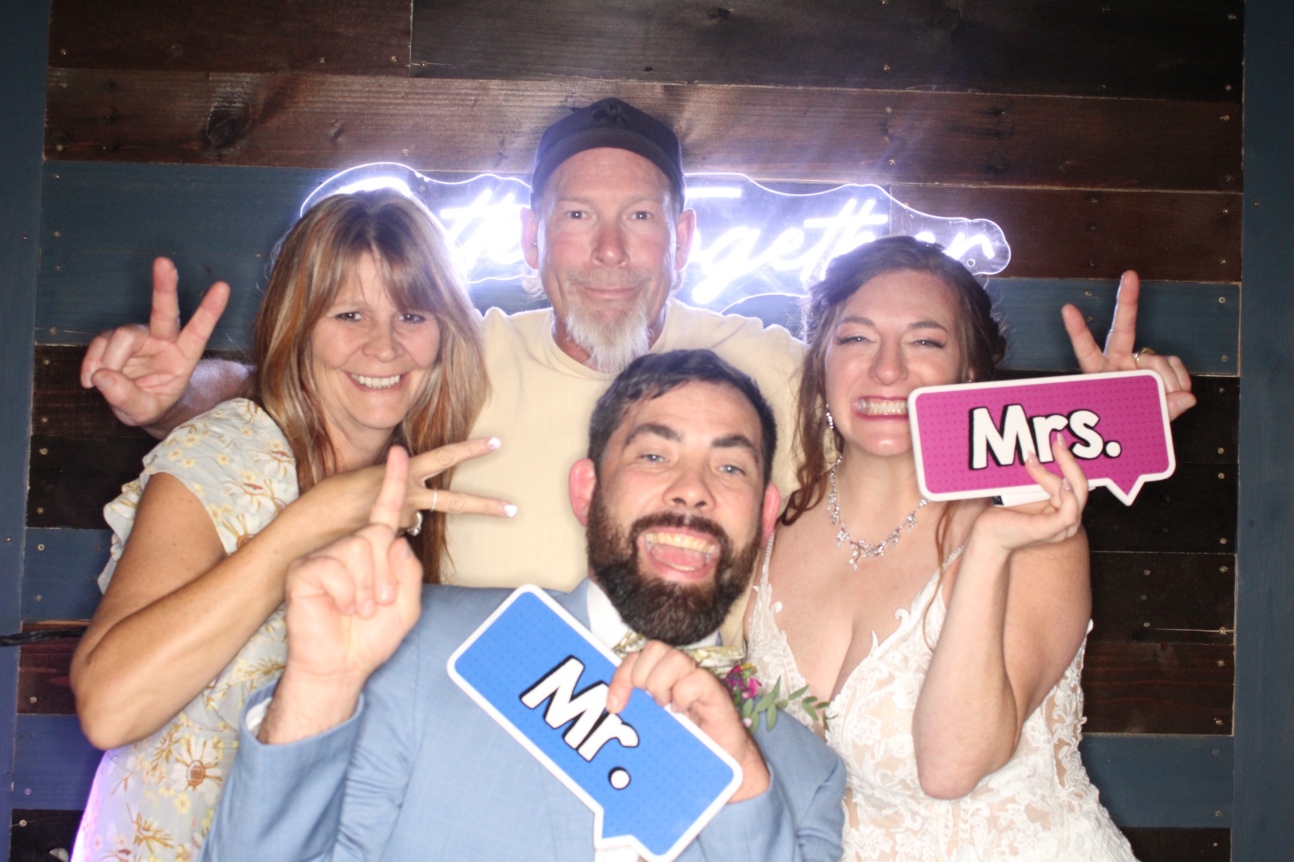 Nichole and Brandon's Wedding | View more photos from the event at gallery.photoboothbillings.com/u/PhotoBoothBillings/Nichole-and-Brandons-Wedding