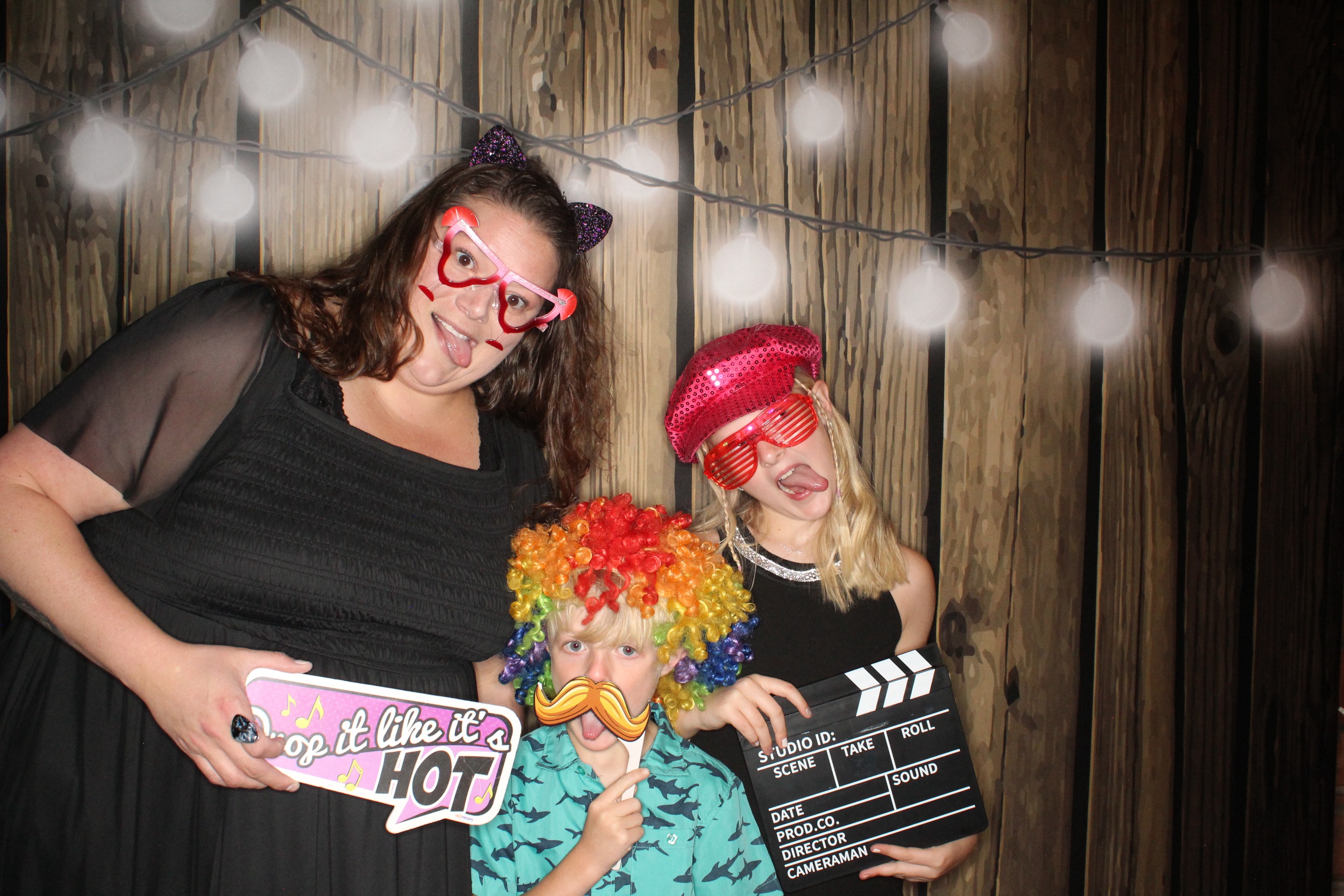 Staci and Matt's Wedding | View more photos from the event at gallery.photoboothbillings.com/u/PhotoBoothBillings/Staci-and-Matts-Wedding