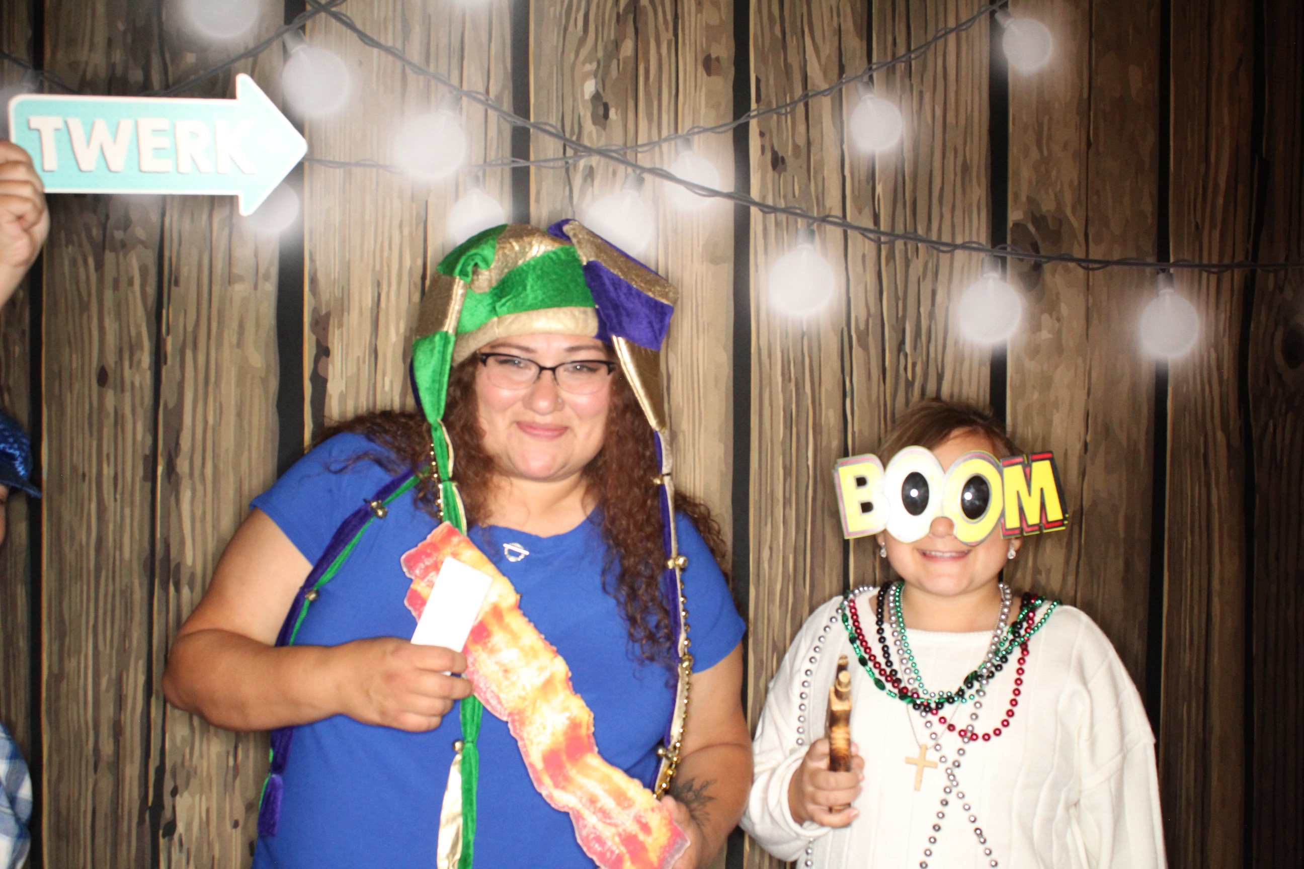 Staci and Matt's Wedding | View more photos from the event at gallery.photoboothbillings.com/u/PhotoBoothBillings/Staci-and-Matts-Wedding