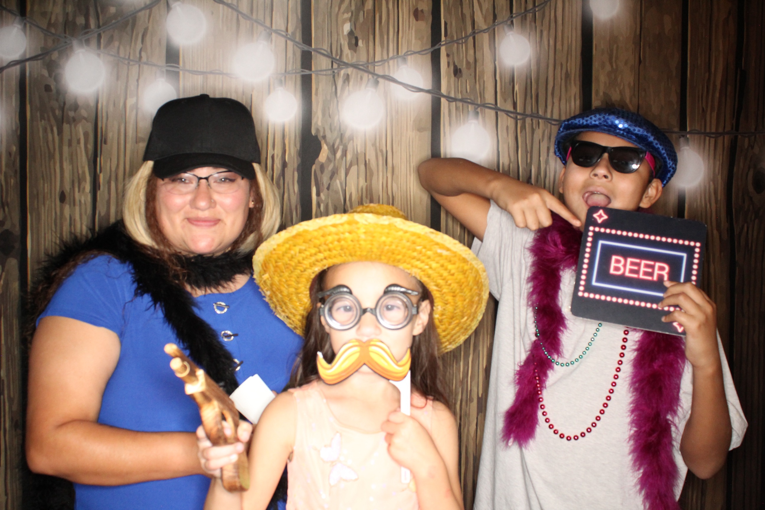 Staci and Matt's Wedding | View more photos from the event at gallery.photoboothbillings.com/u/PhotoBoothBillings/Staci-and-Matts-Wedding