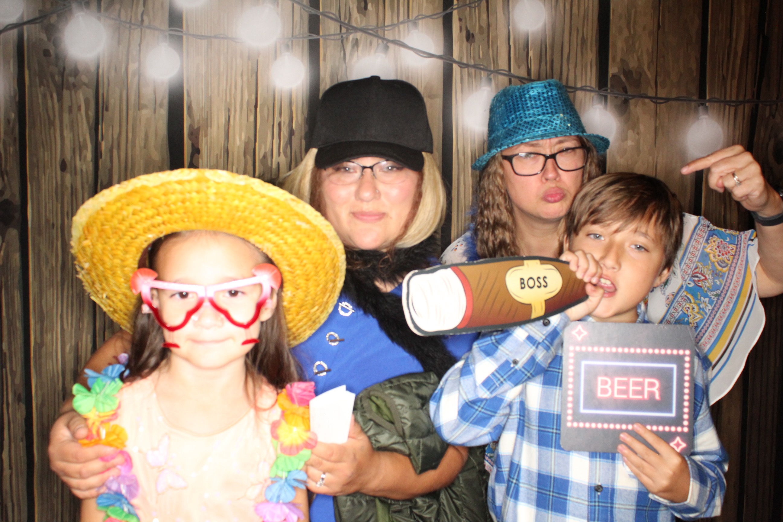 Staci and Matt's Wedding | View more photos from the event at gallery.photoboothbillings.com/u/PhotoBoothBillings/Staci-and-Matts-Wedding