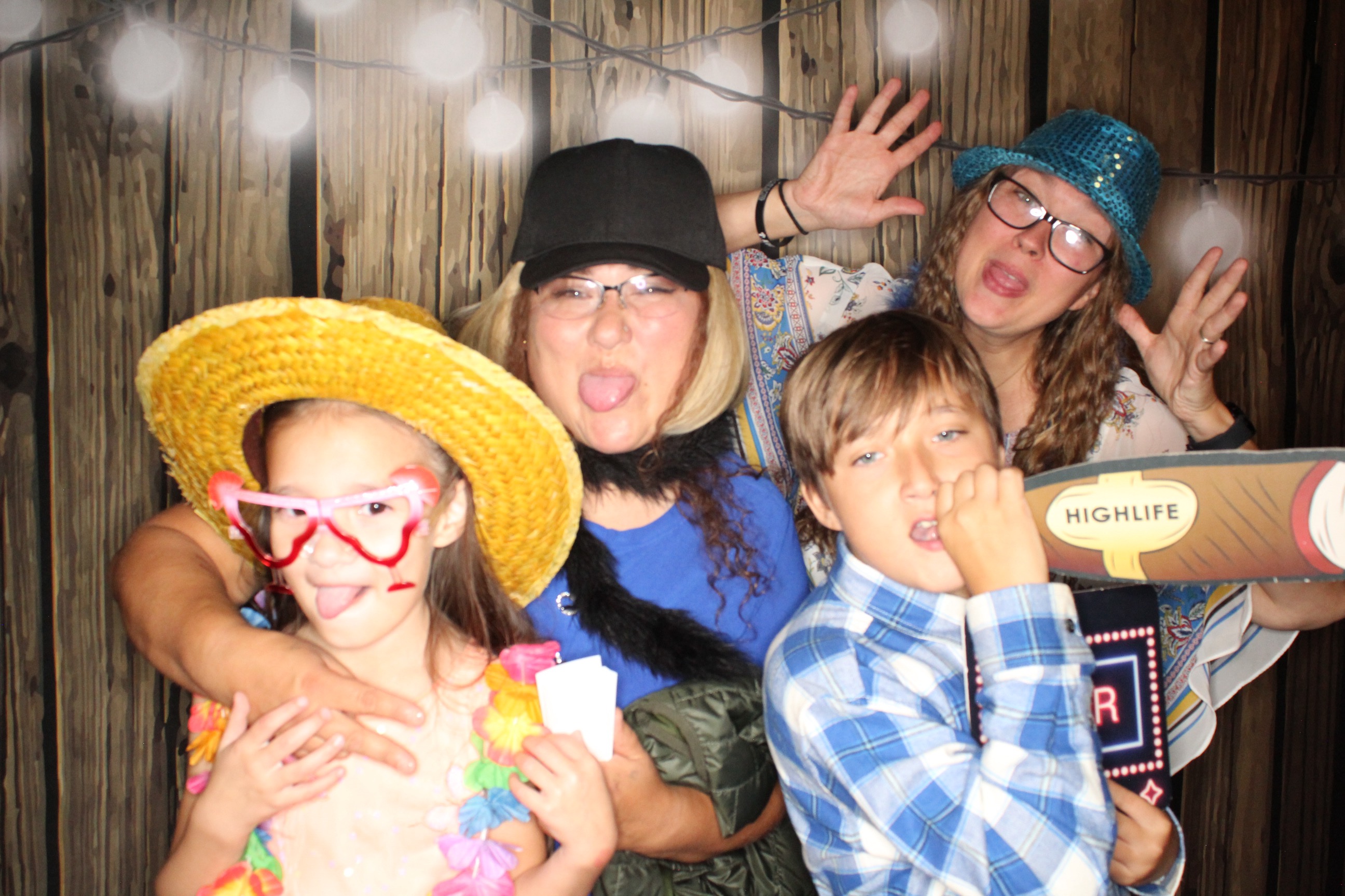 Staci and Matt's Wedding | View more photos from the event at gallery.photoboothbillings.com/u/PhotoBoothBillings/Staci-and-Matts-Wedding