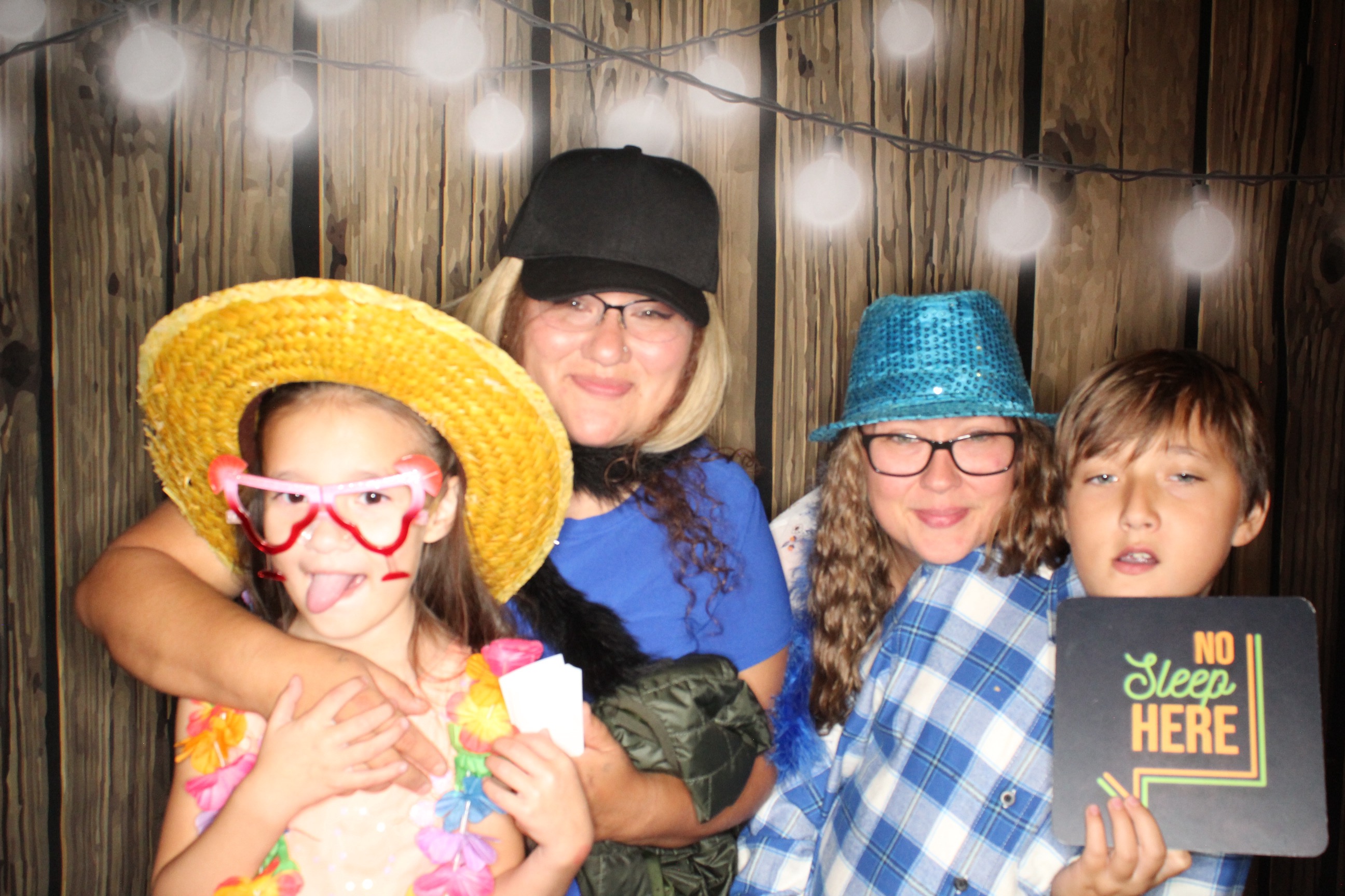 Staci and Matt's Wedding | View more photos from the event at gallery.photoboothbillings.com/u/PhotoBoothBillings/Staci-and-Matts-Wedding